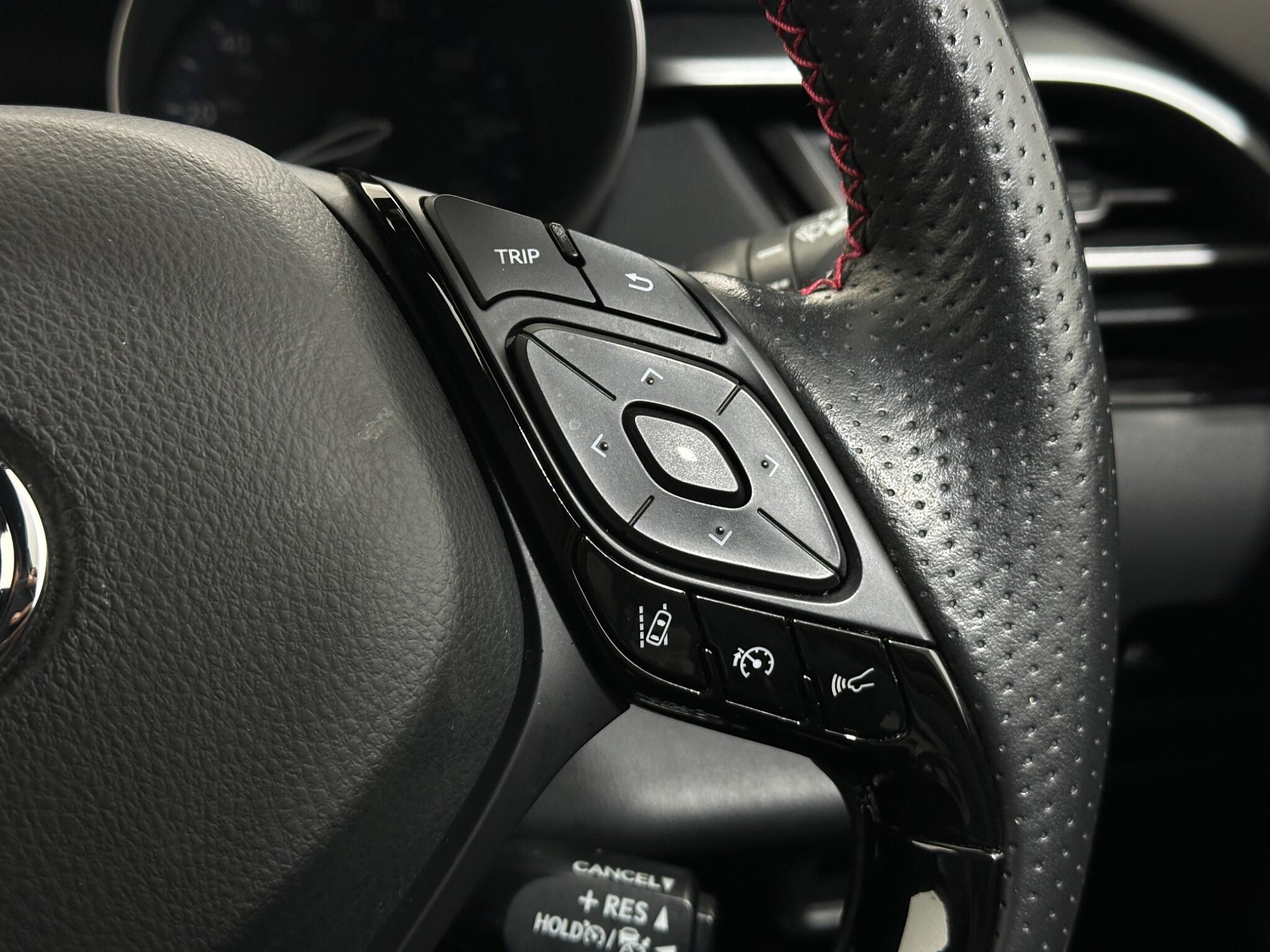 Toyota C-HR view 16