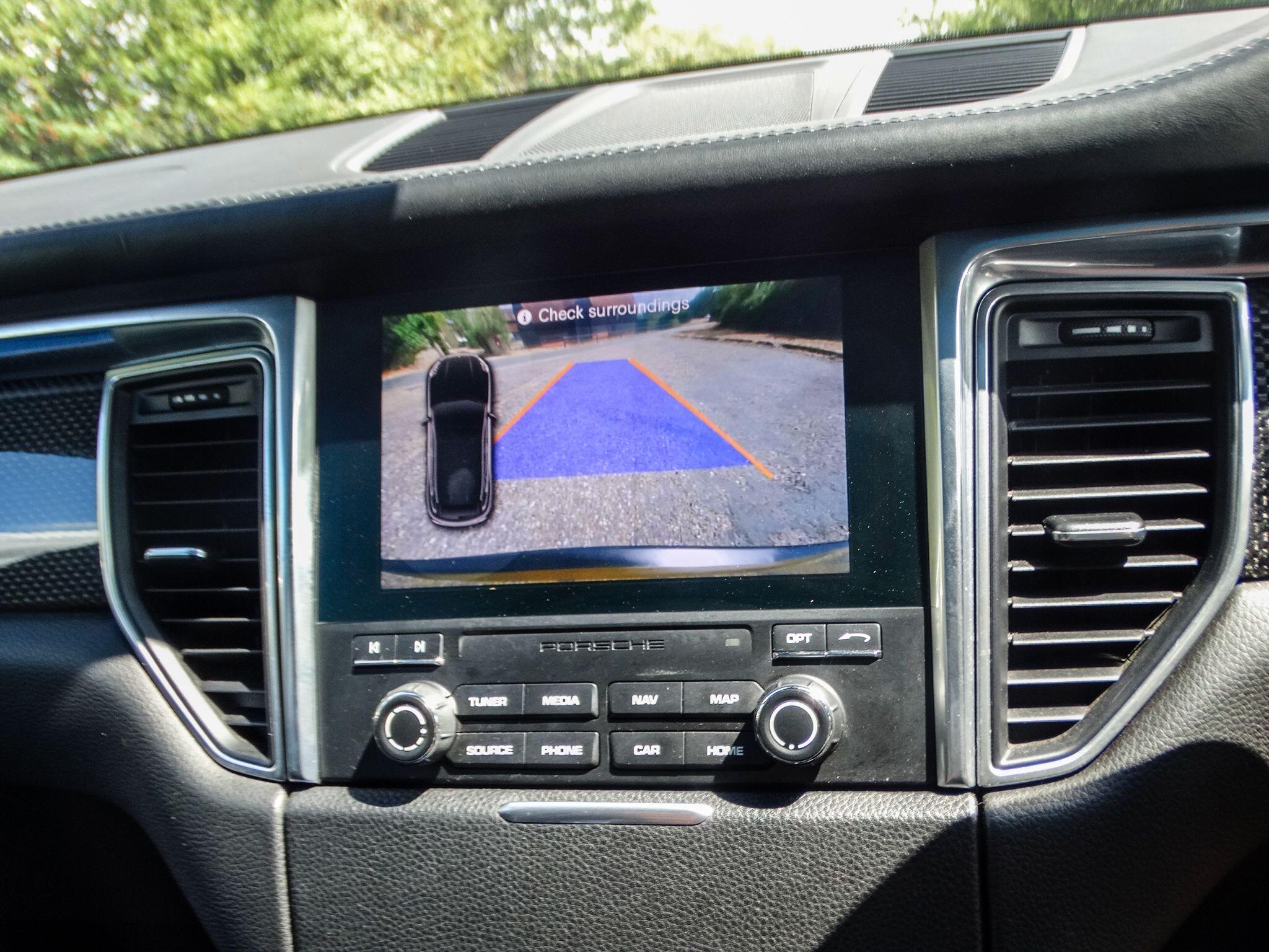 Porsche Macan view 21