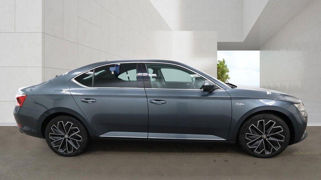 Skoda Superb view 12