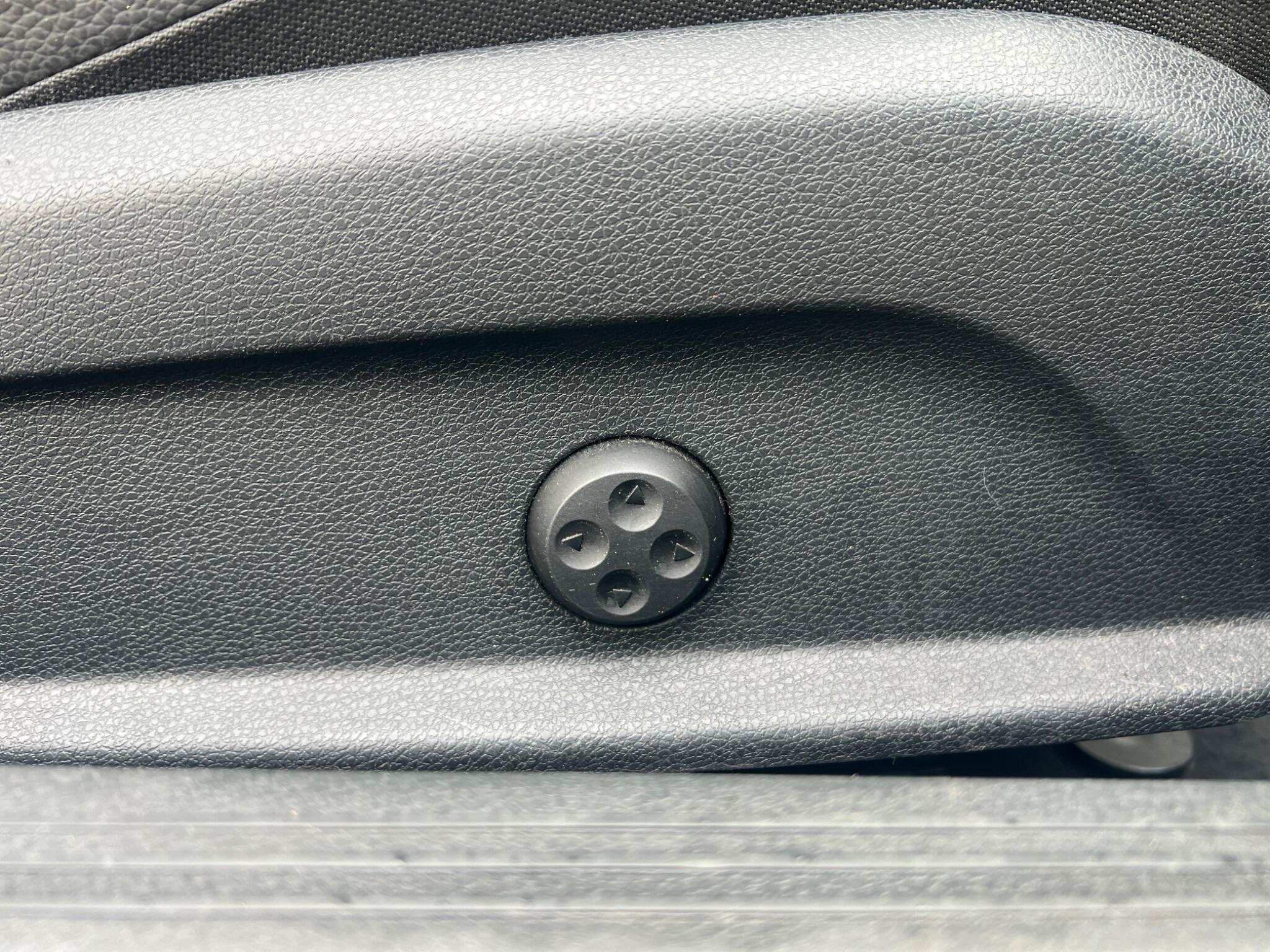 Mercedes-Benz C-Class view 23