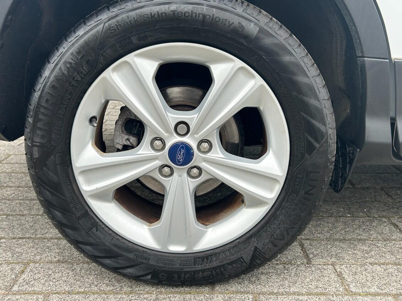 Ford Kuga view 40