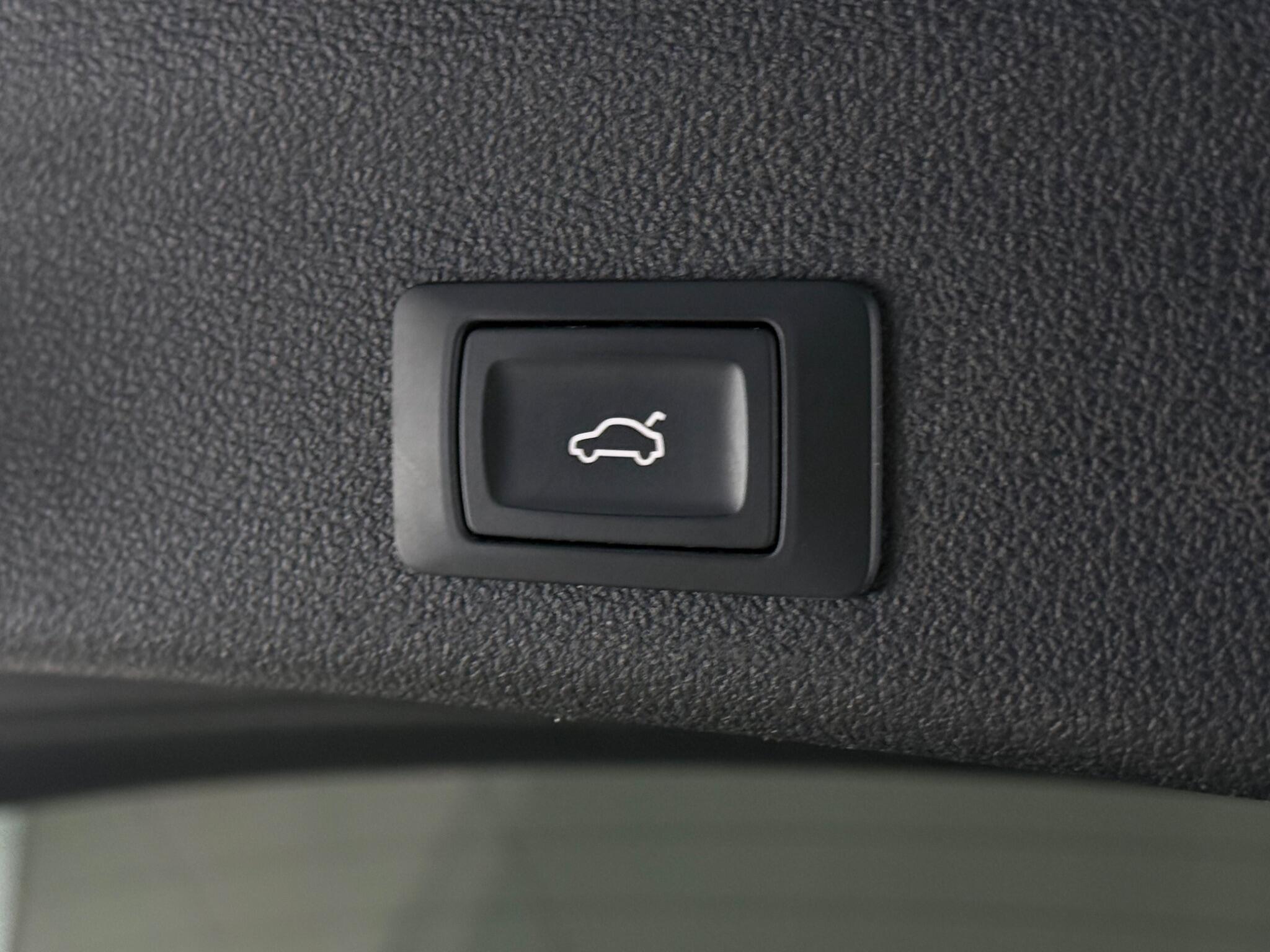 Audi A6 view 11