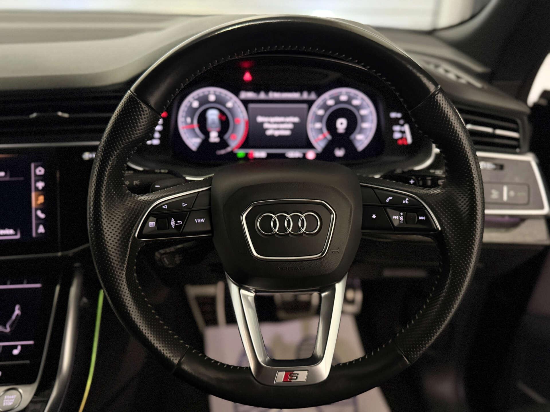 Audi Q8 view 12