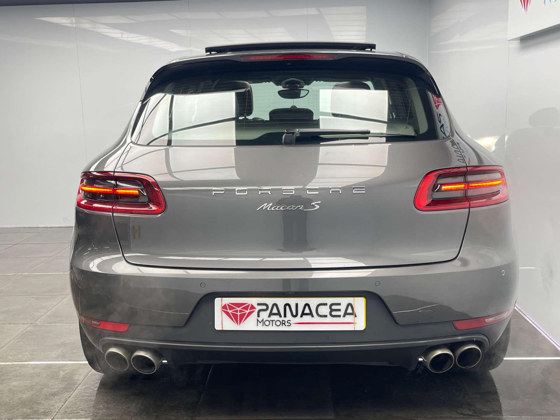 Porsche Macan view 27