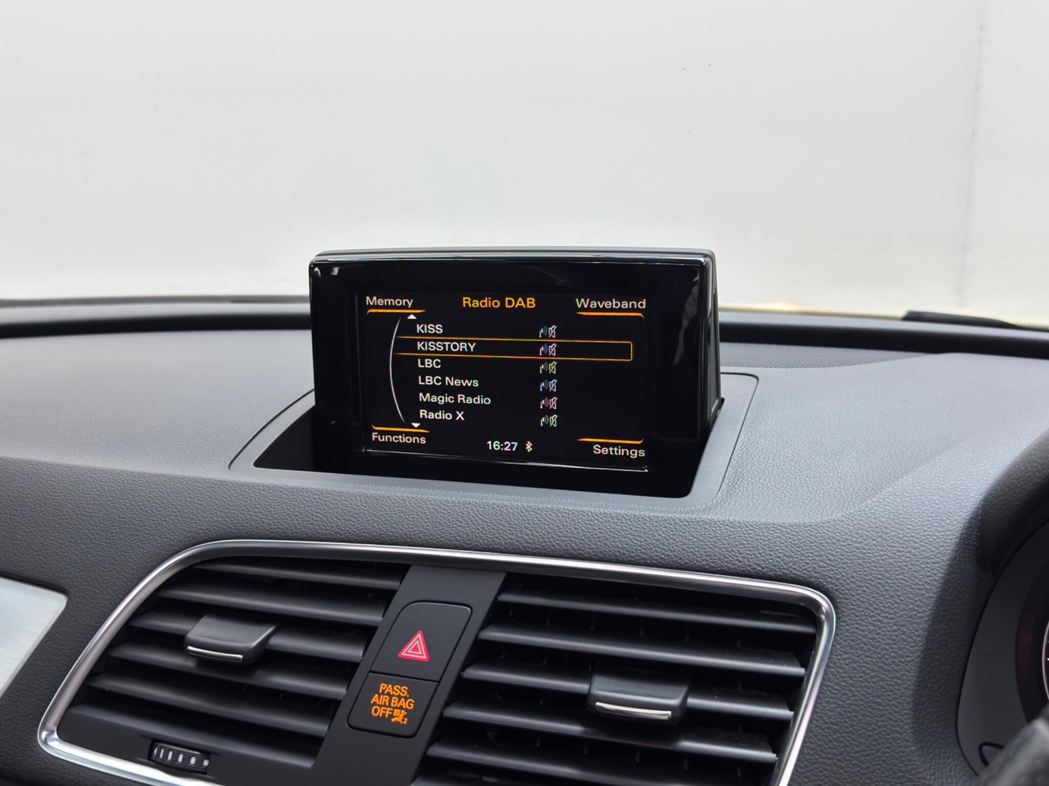 Audi Q3 view 36