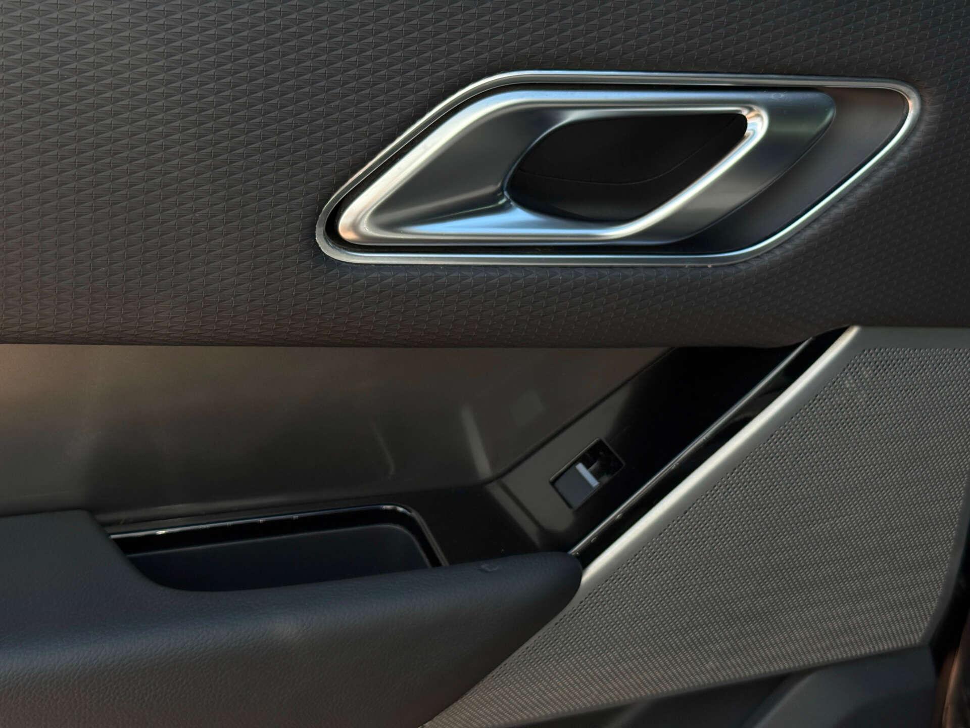 Land Rover Range Rover Velar view 33