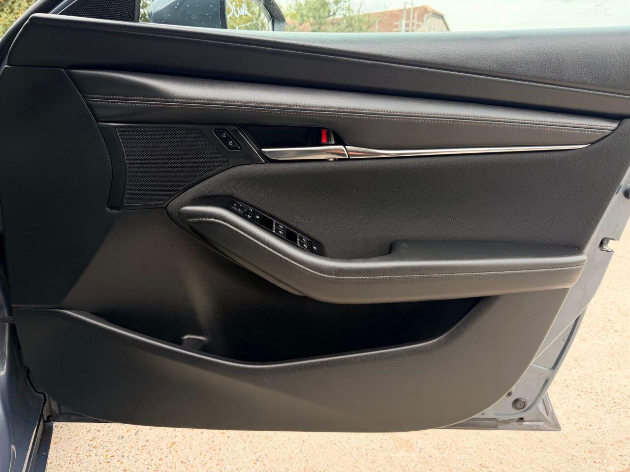 Mazda Mazda3 view 16