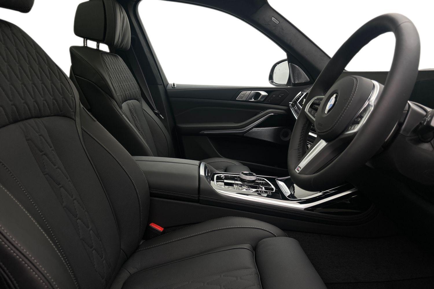 BMW X7 view 11
