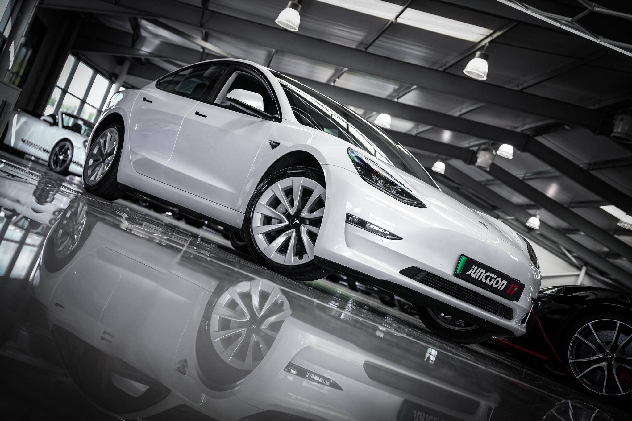 Tesla Model 3 view 9