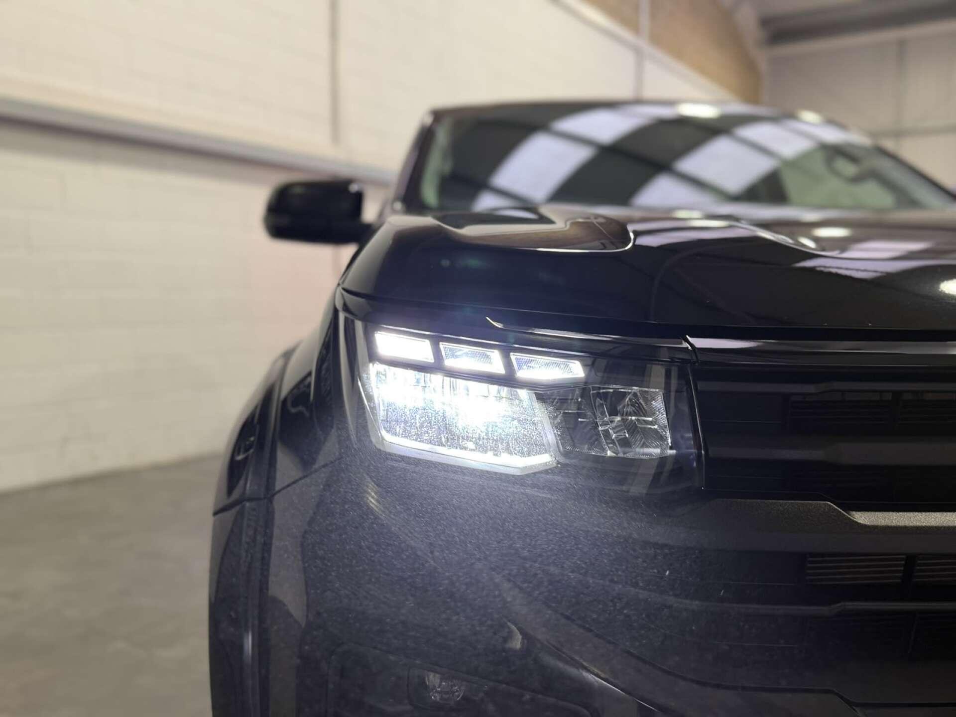Volkswagen Amarok view 11