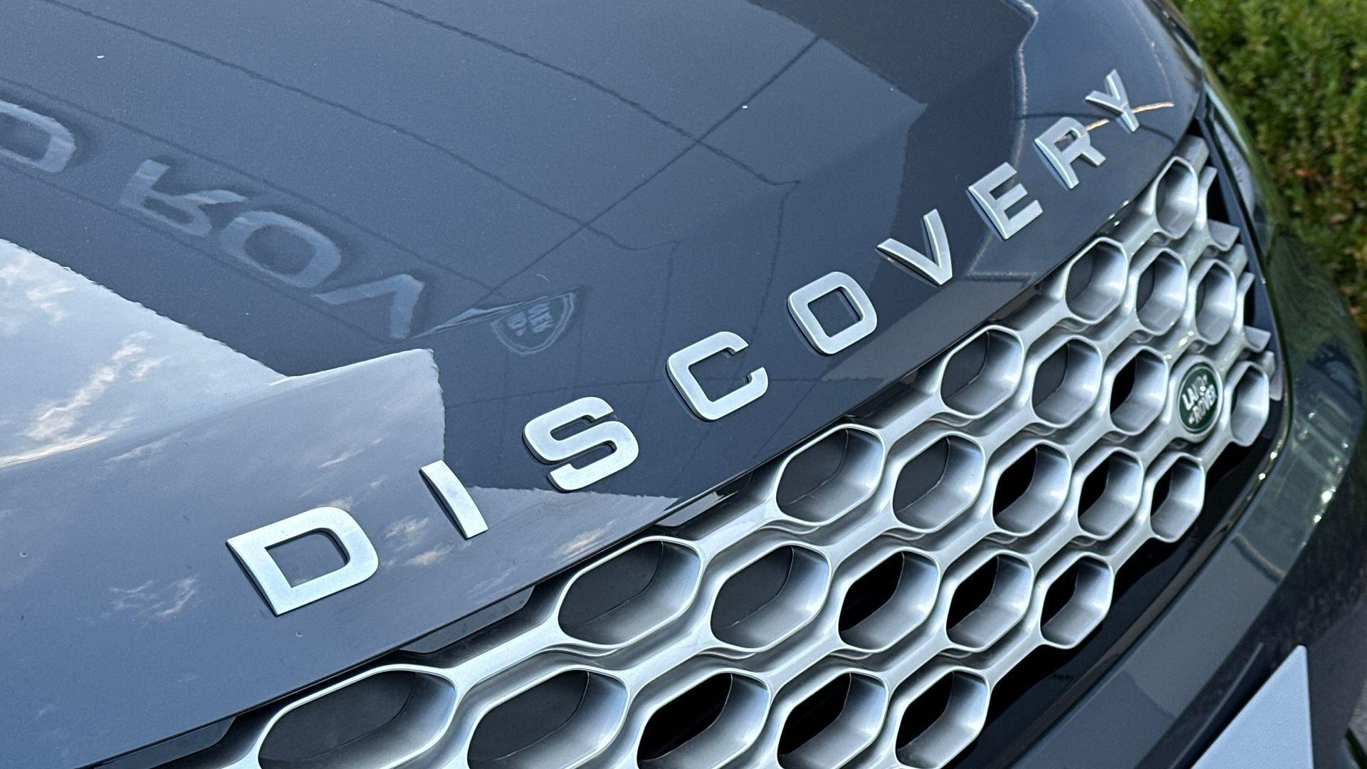 Land Rover Discovery view 30