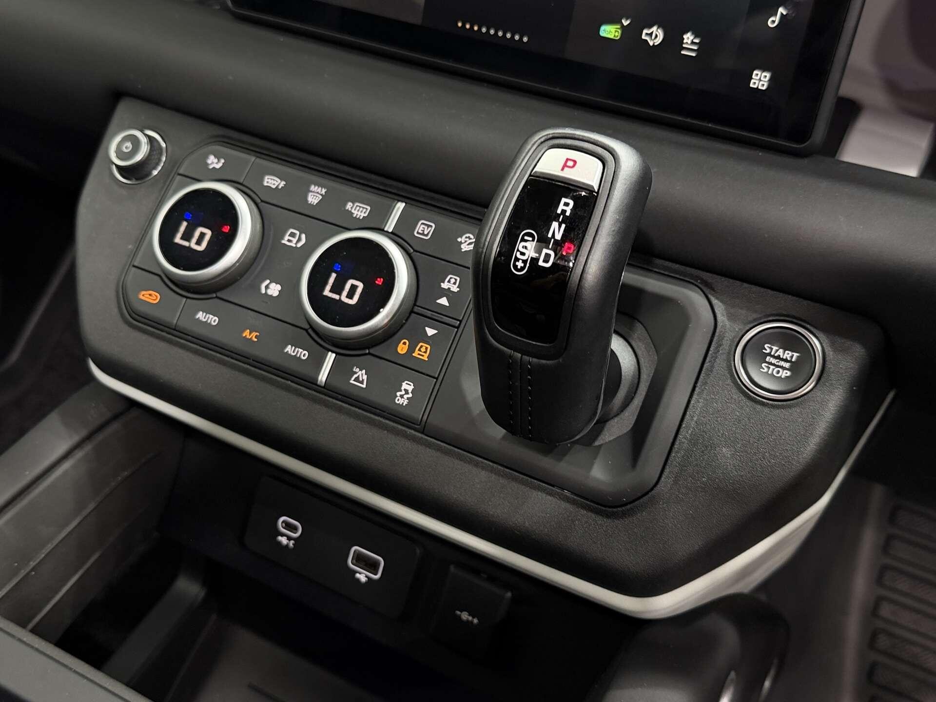 Land Rover Defender view 39