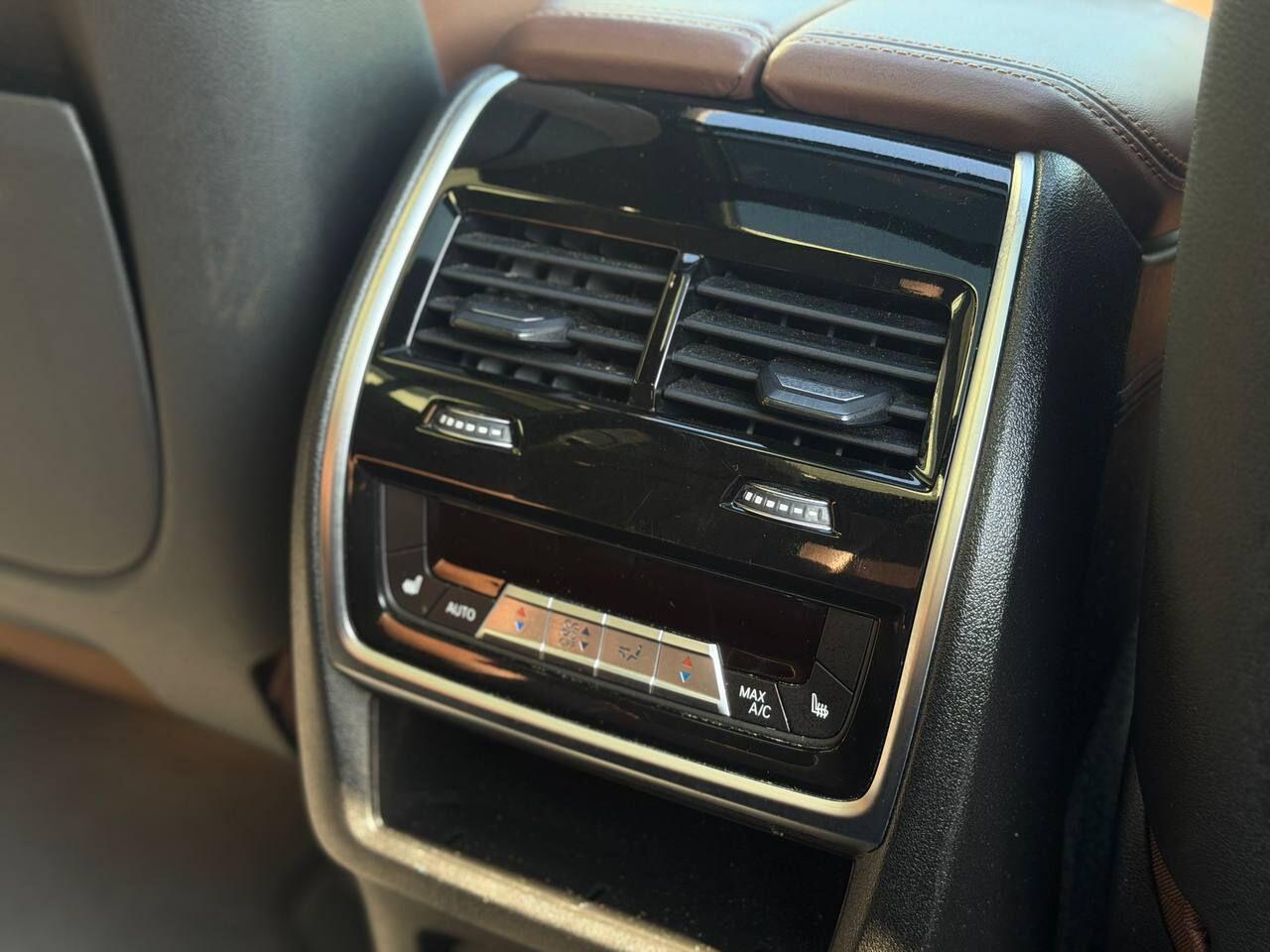 BMW X7 view 28
