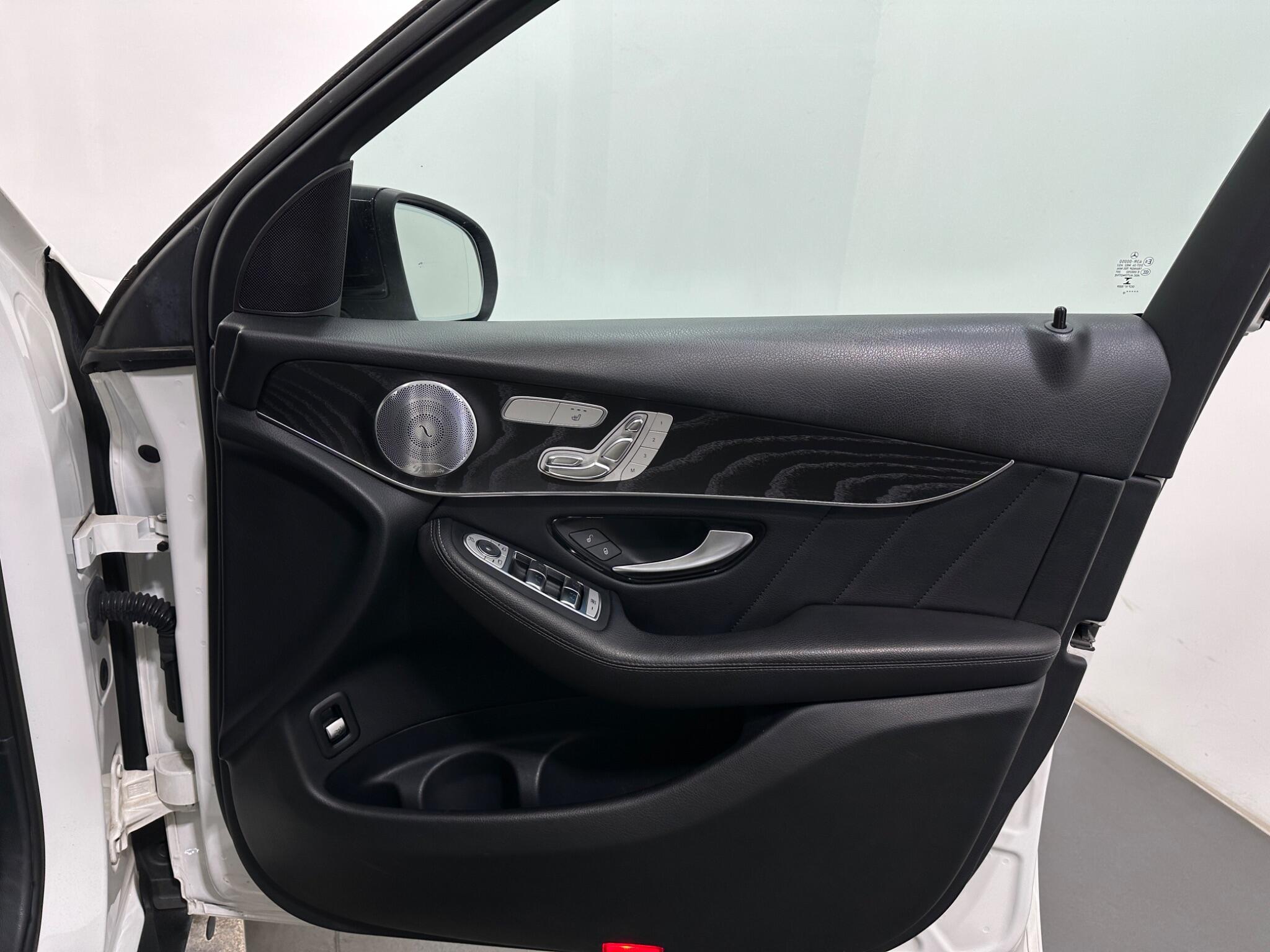 Mercedes-Benz GLC view 34