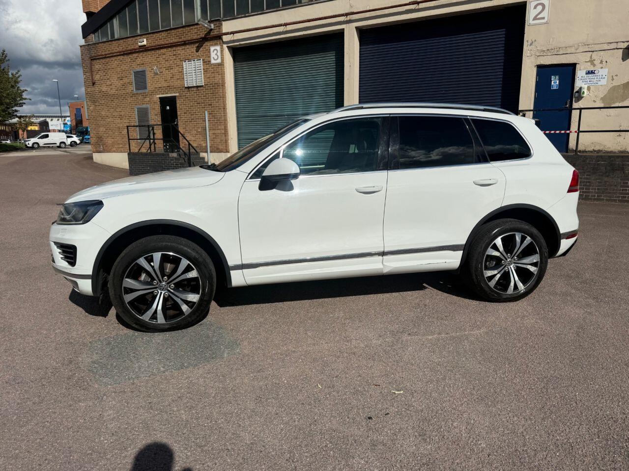Volkswagen Touareg view 29