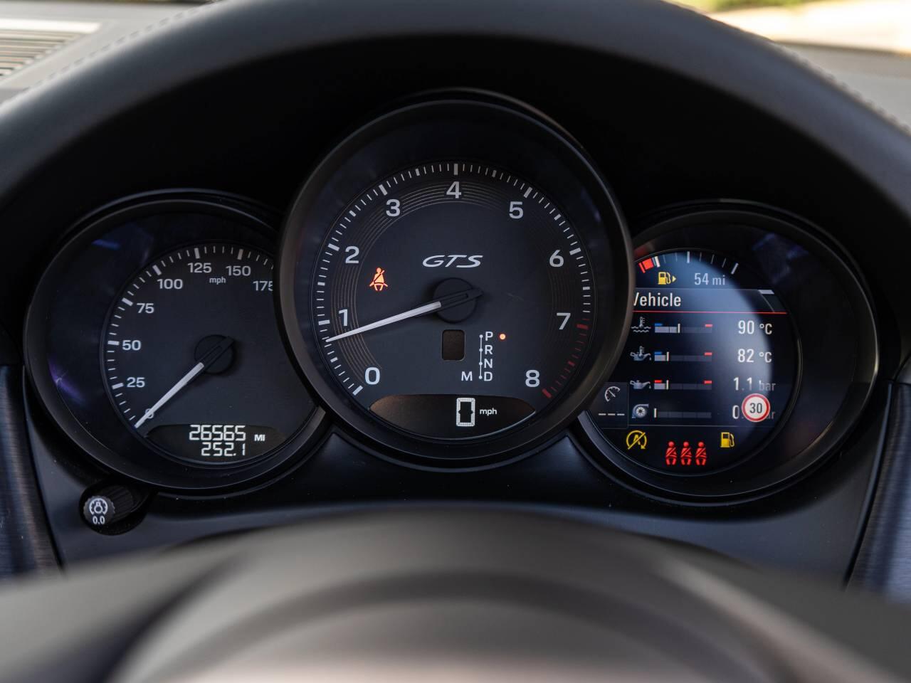 Porsche Macan view 28