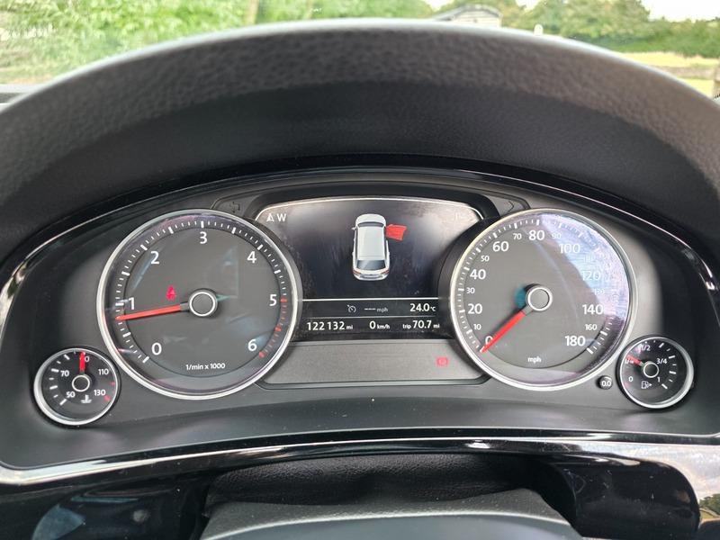 2015 Volkswagen Touareg image 50