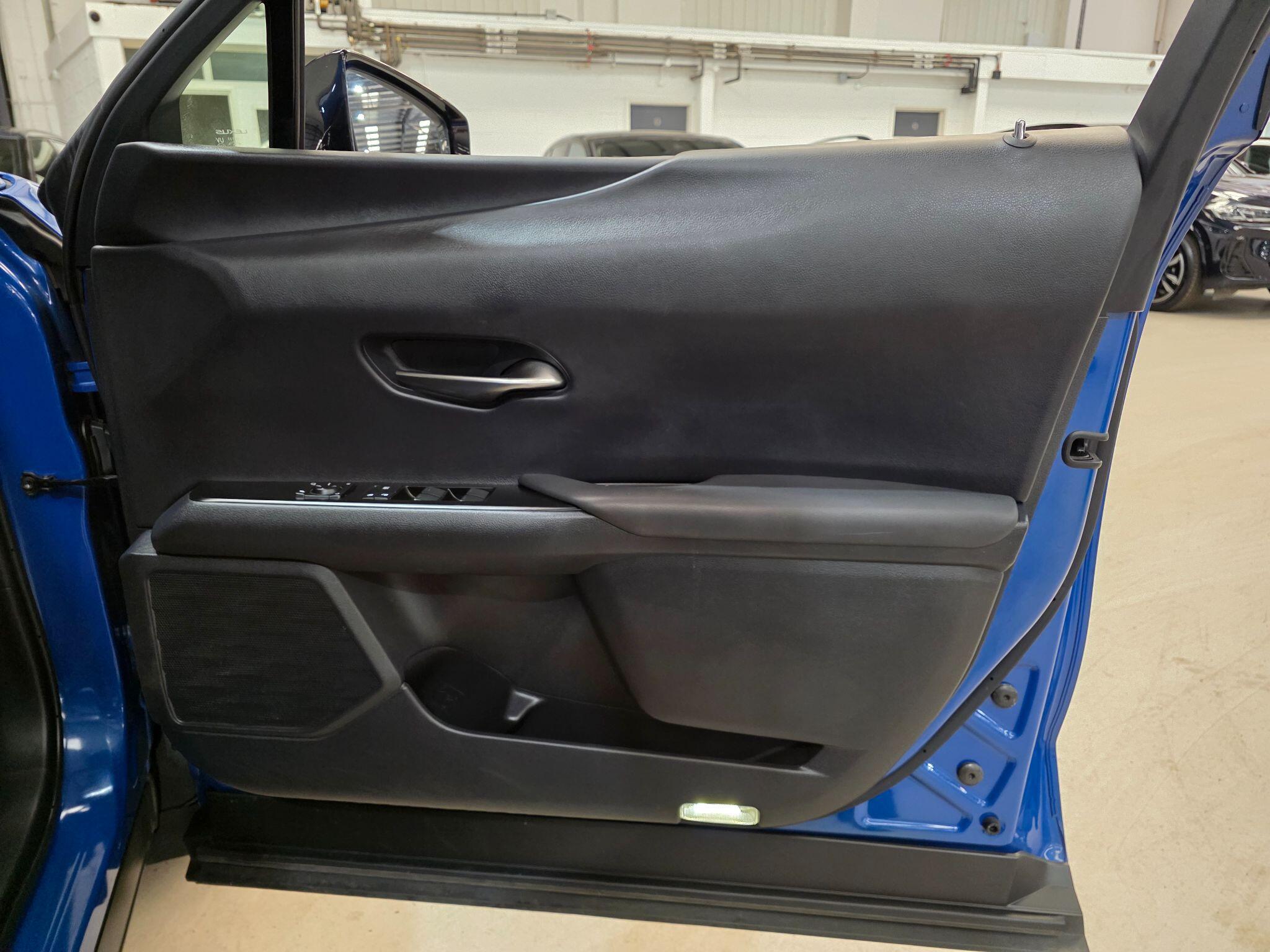 Lexus Ux view 13