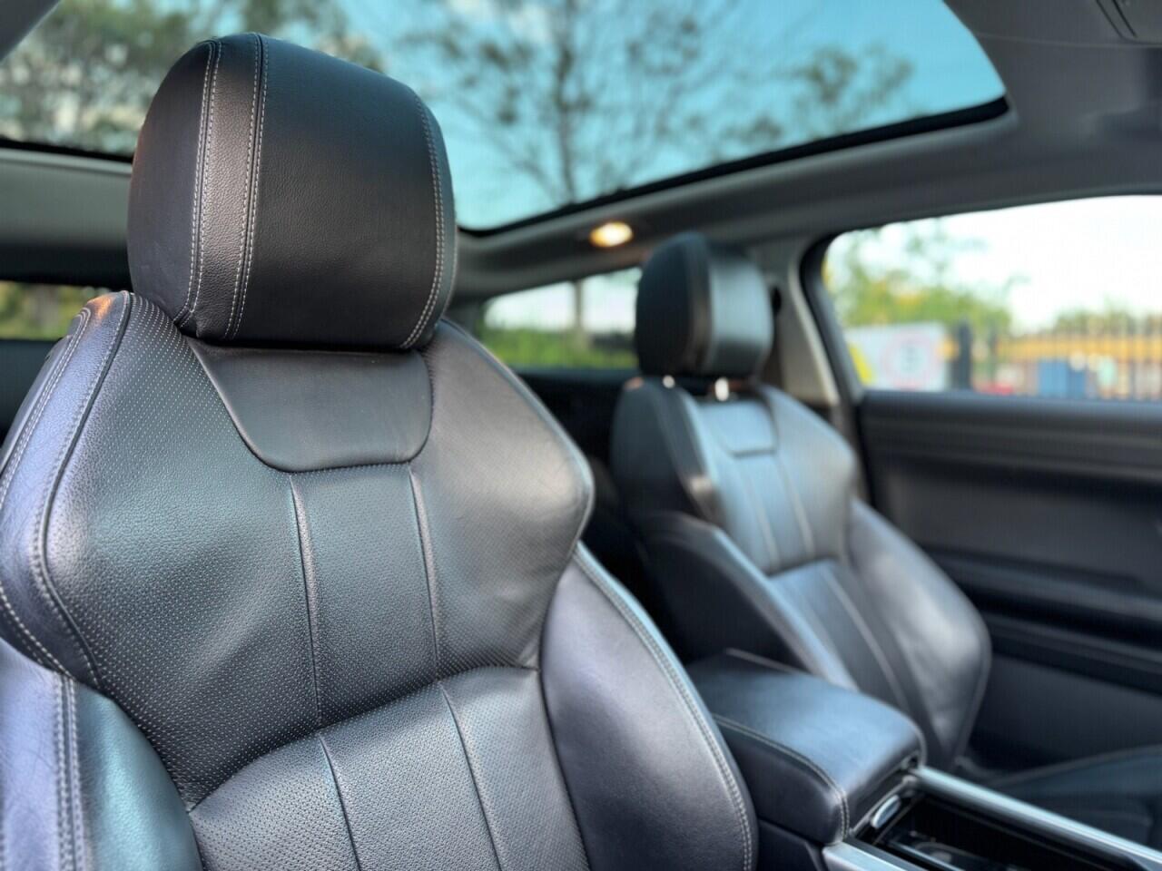Land Rover Range Rover Evoque view 21