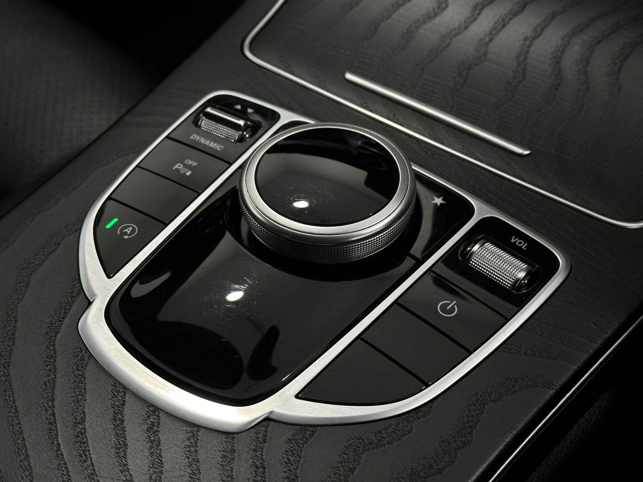 Mercedes-Benz C-Class view 22