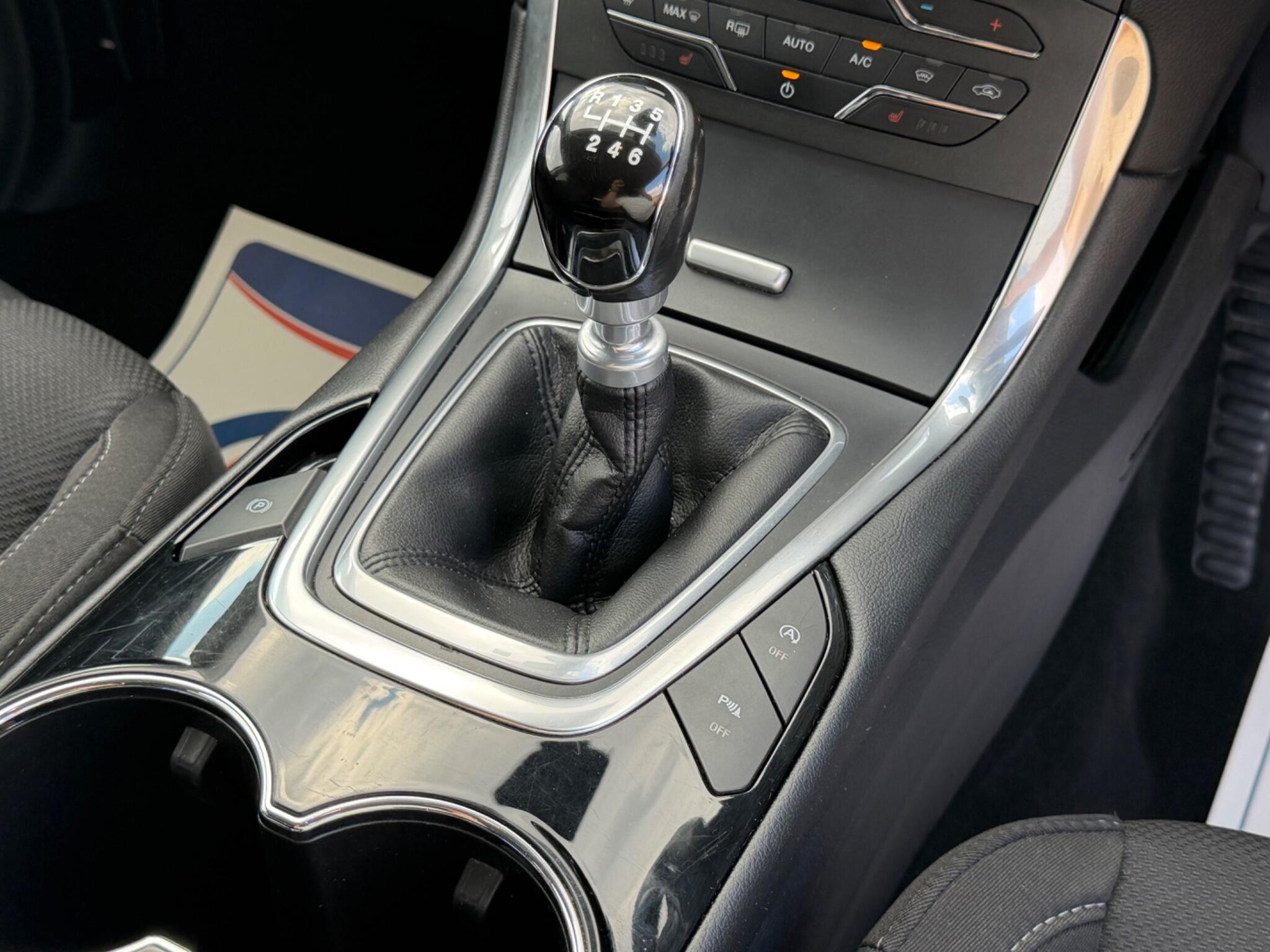 Ford S-Max view 14