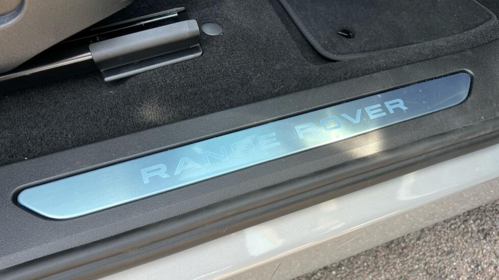 Land Rover Range Rover Evoque view 21
