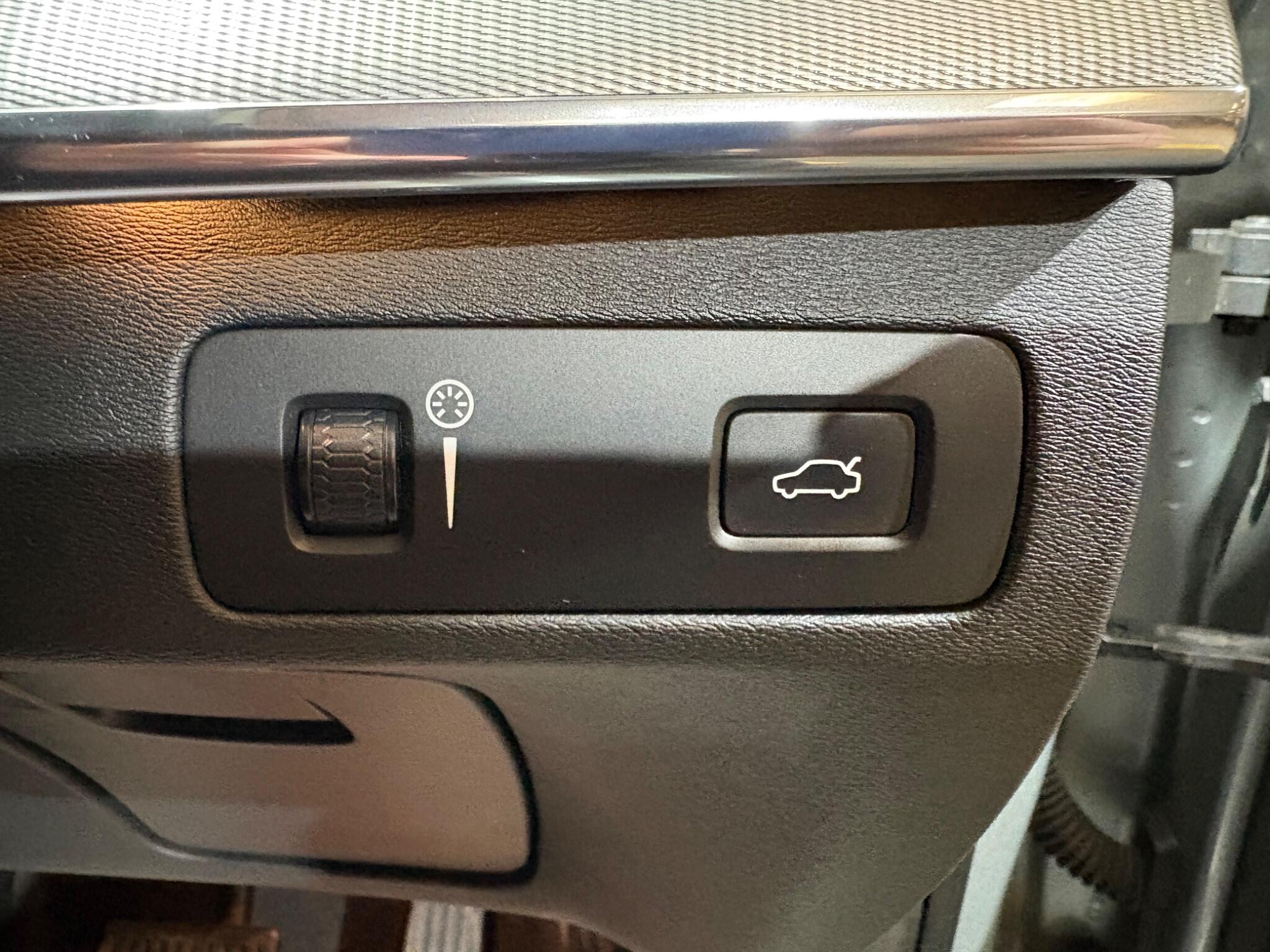 Volvo XC90 view 27
