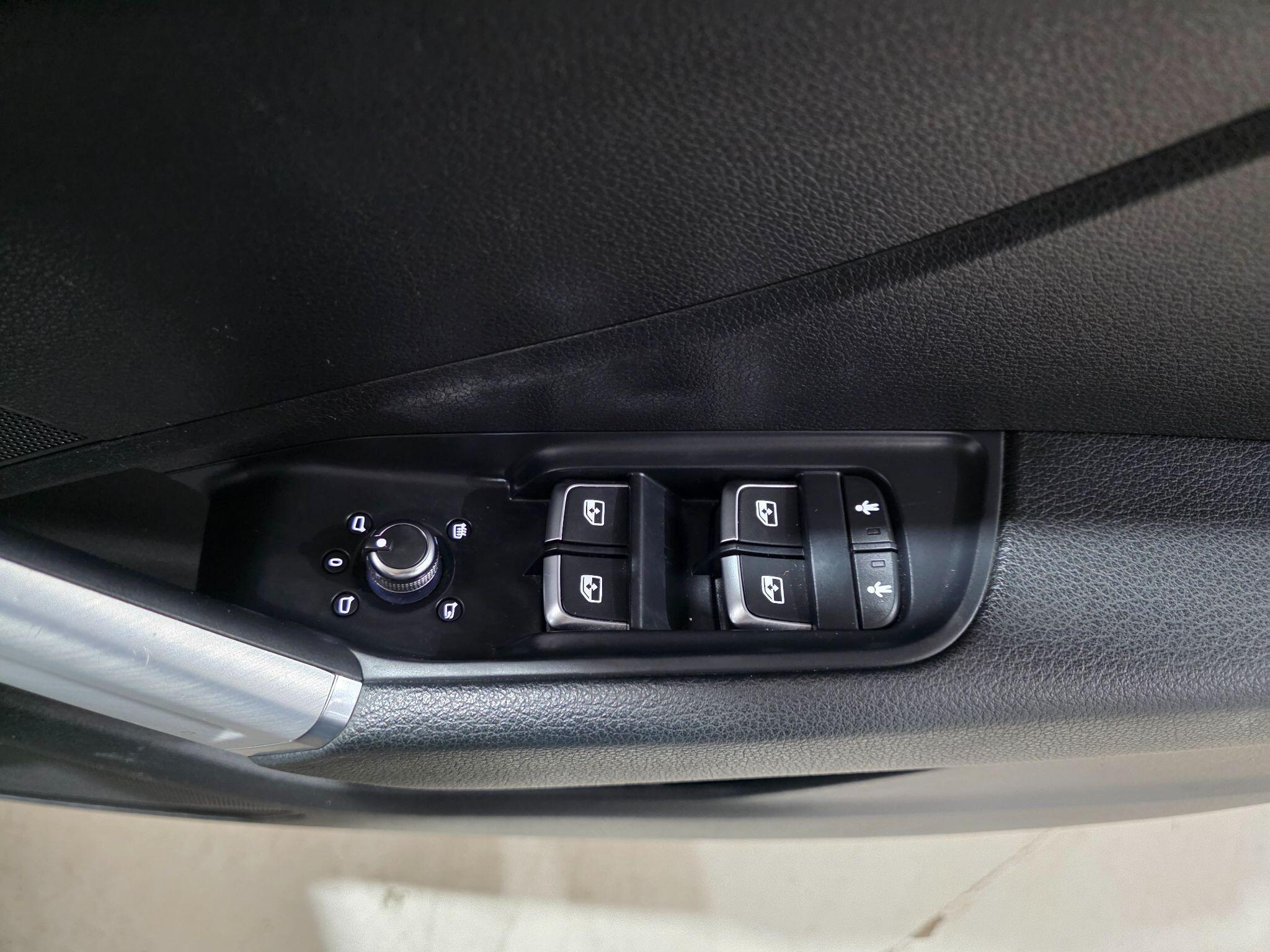 Audi Q2 view 13