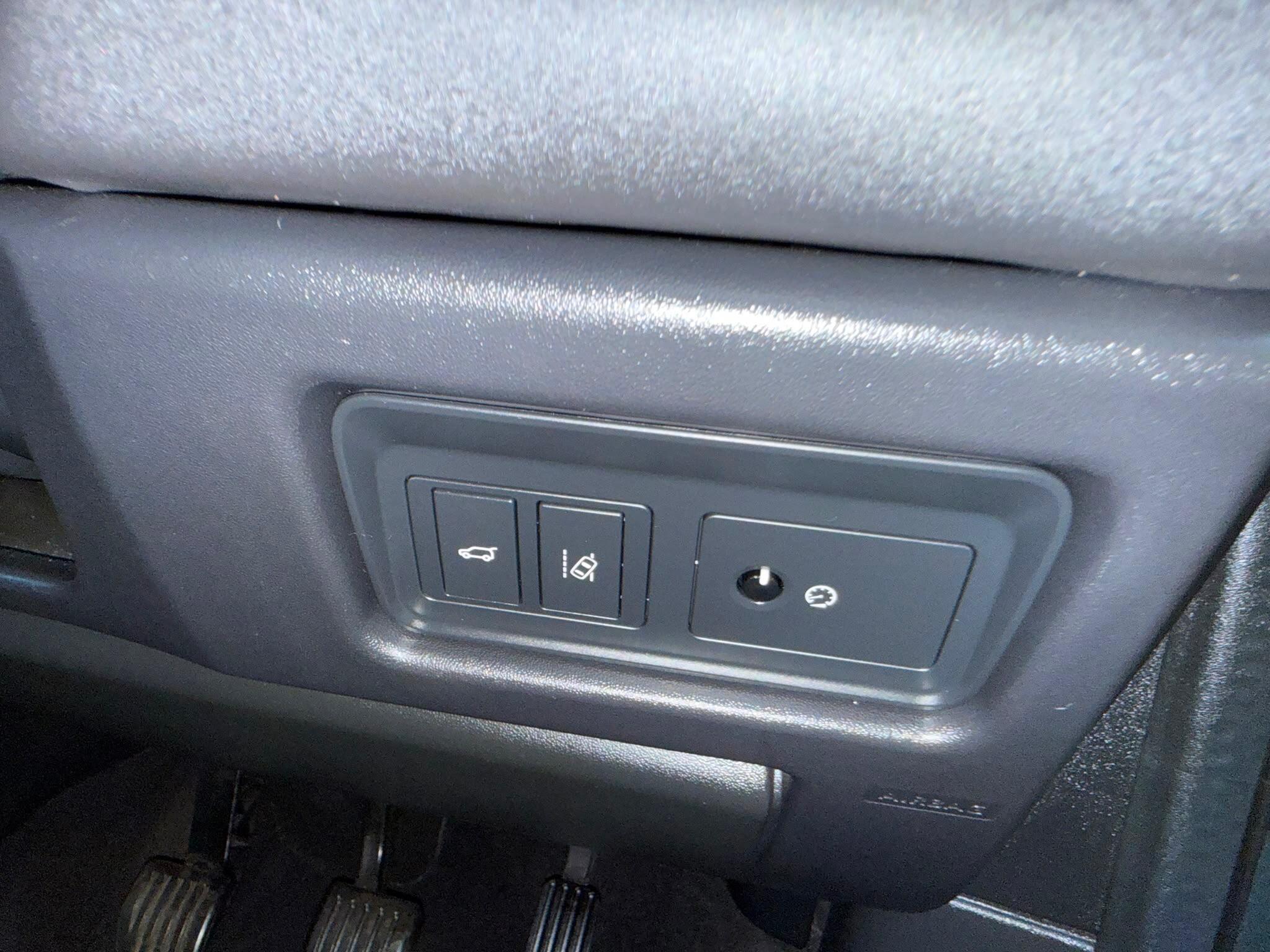 Land Rover Discovery Sport view 9