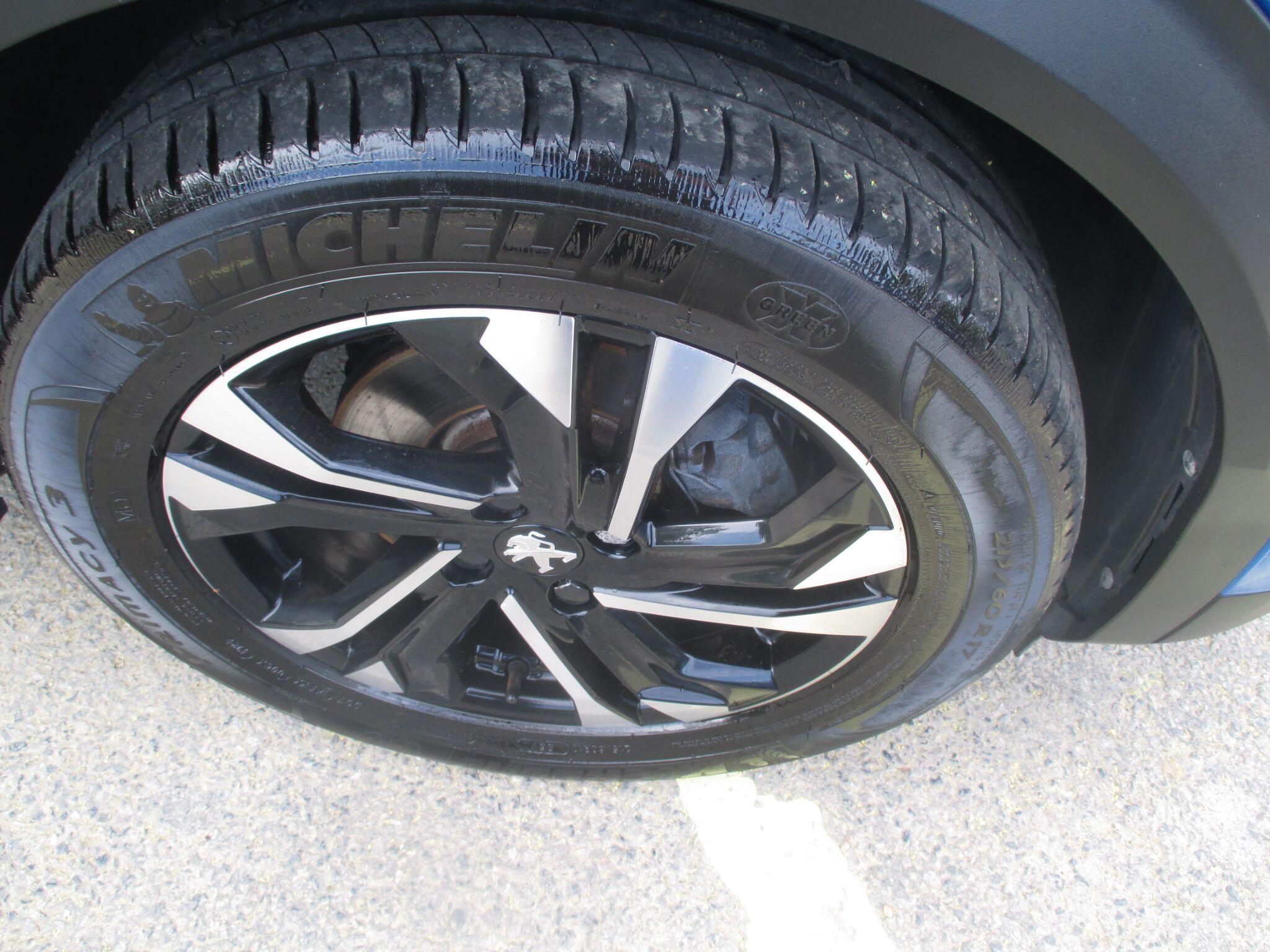 Peugeot E-2008 view 27