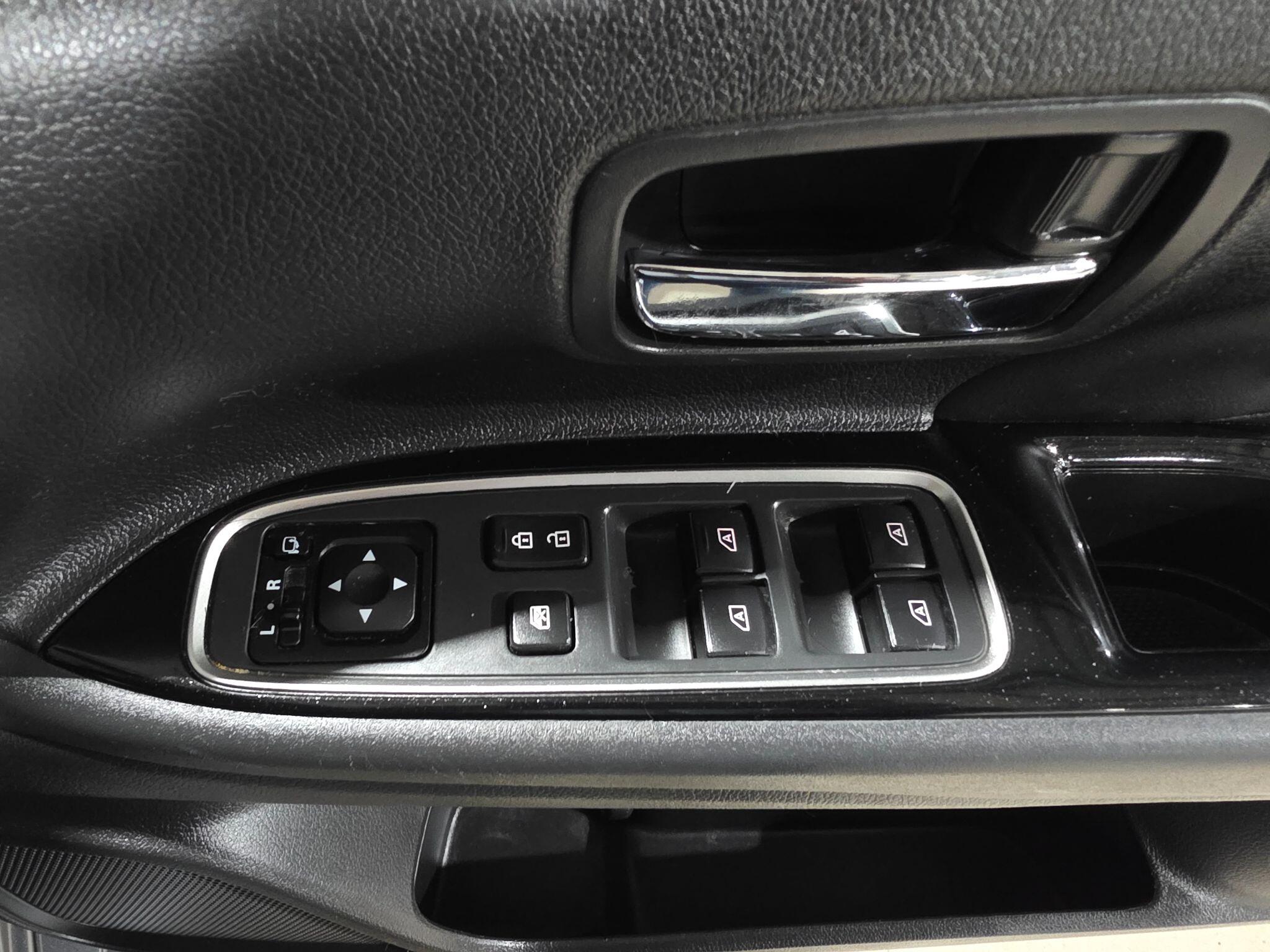 Mitsubishi Outlander view 15