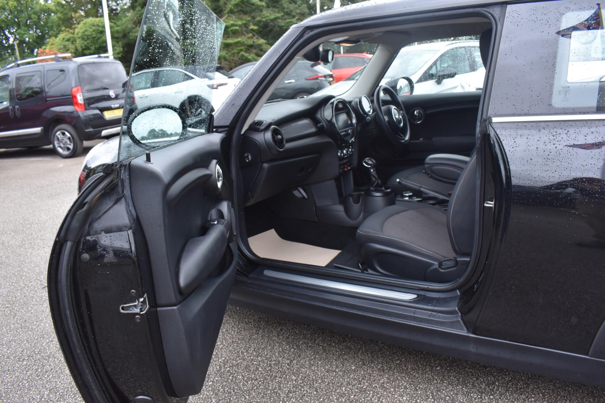 Hatch - 1.5 Cooper Auto Euro 6 (s/s) 3dr - Image 4