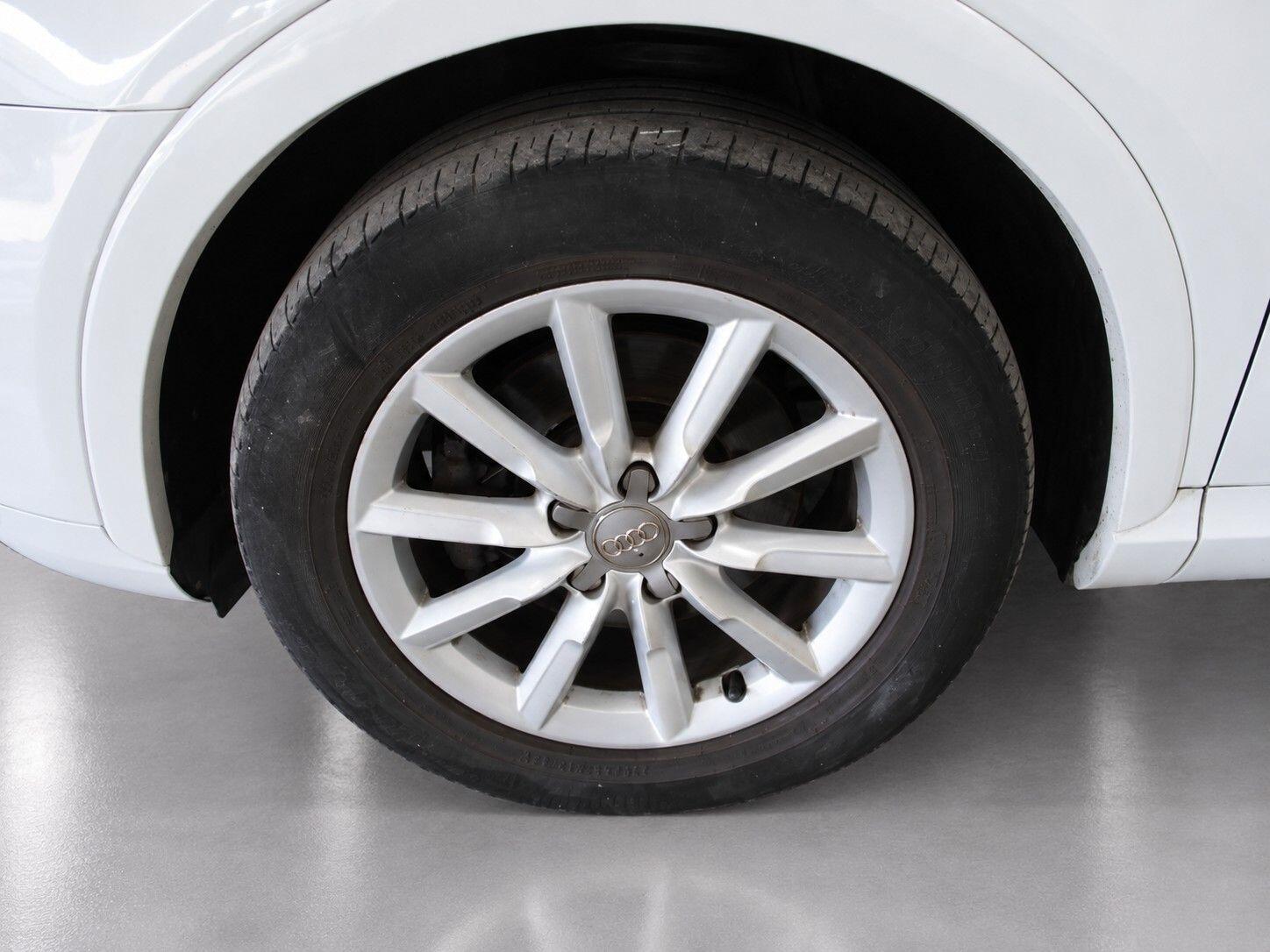 Audi Q3 view 54