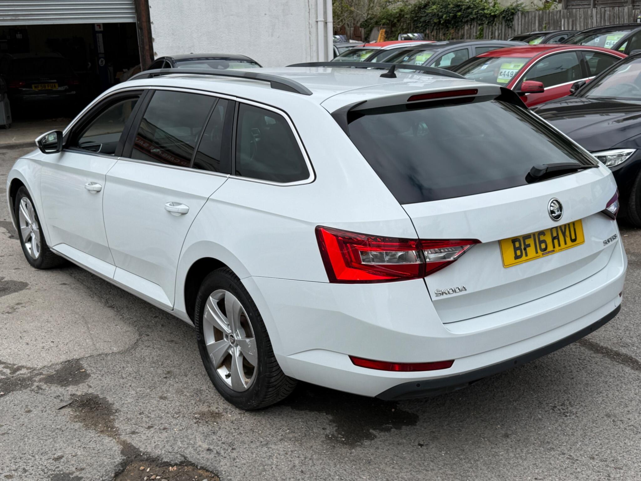 Skoda Superb - Image 14