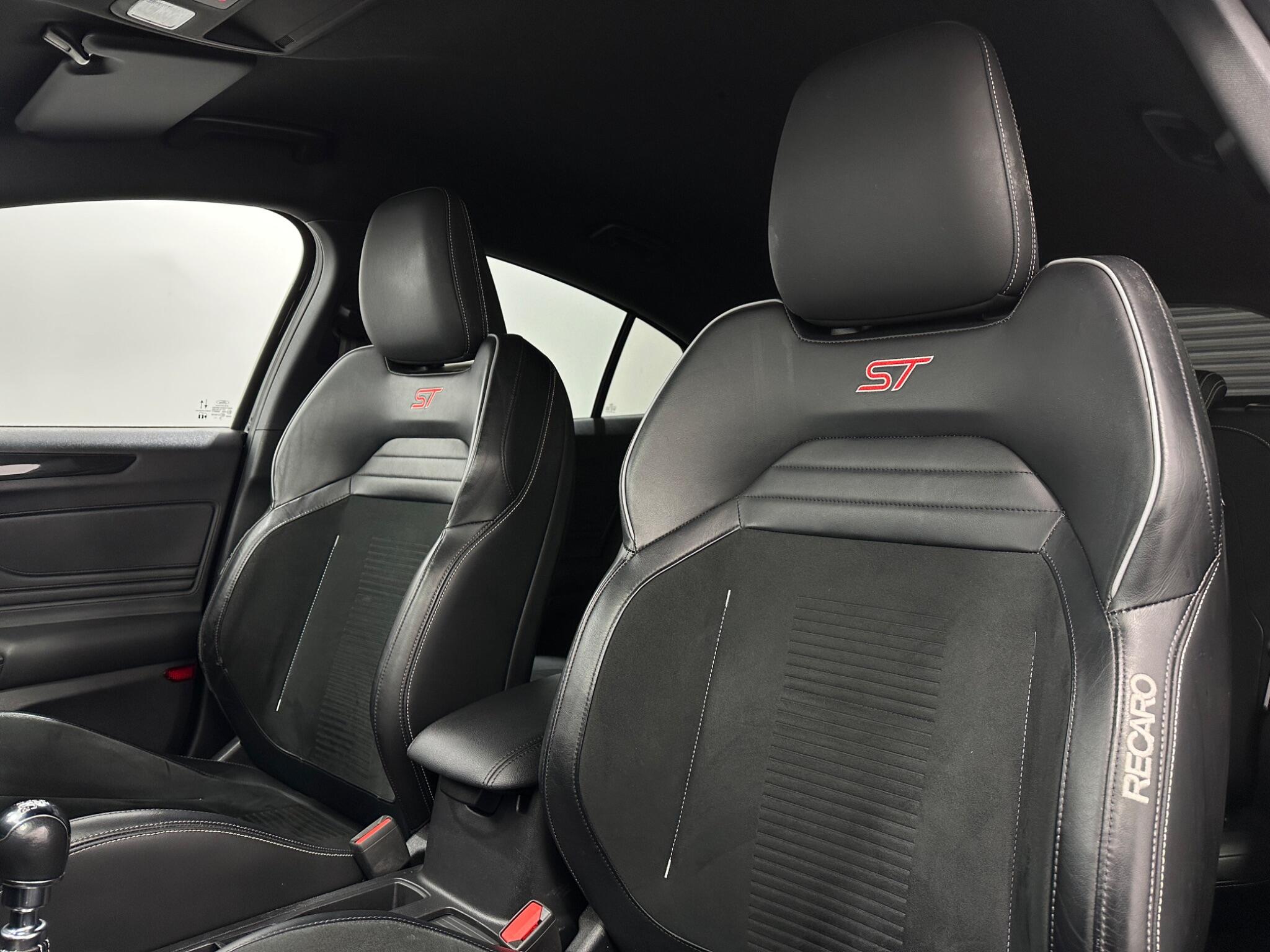 Ford Focus view 35