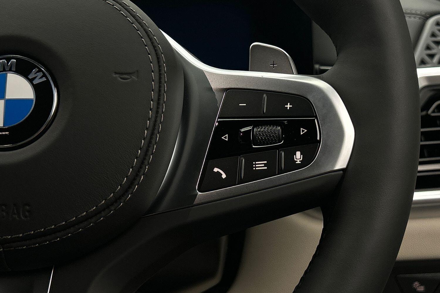 BMW X6 view 18
