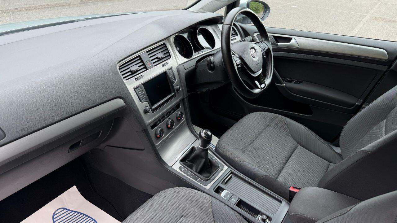 Volkswagen Golf view 8
