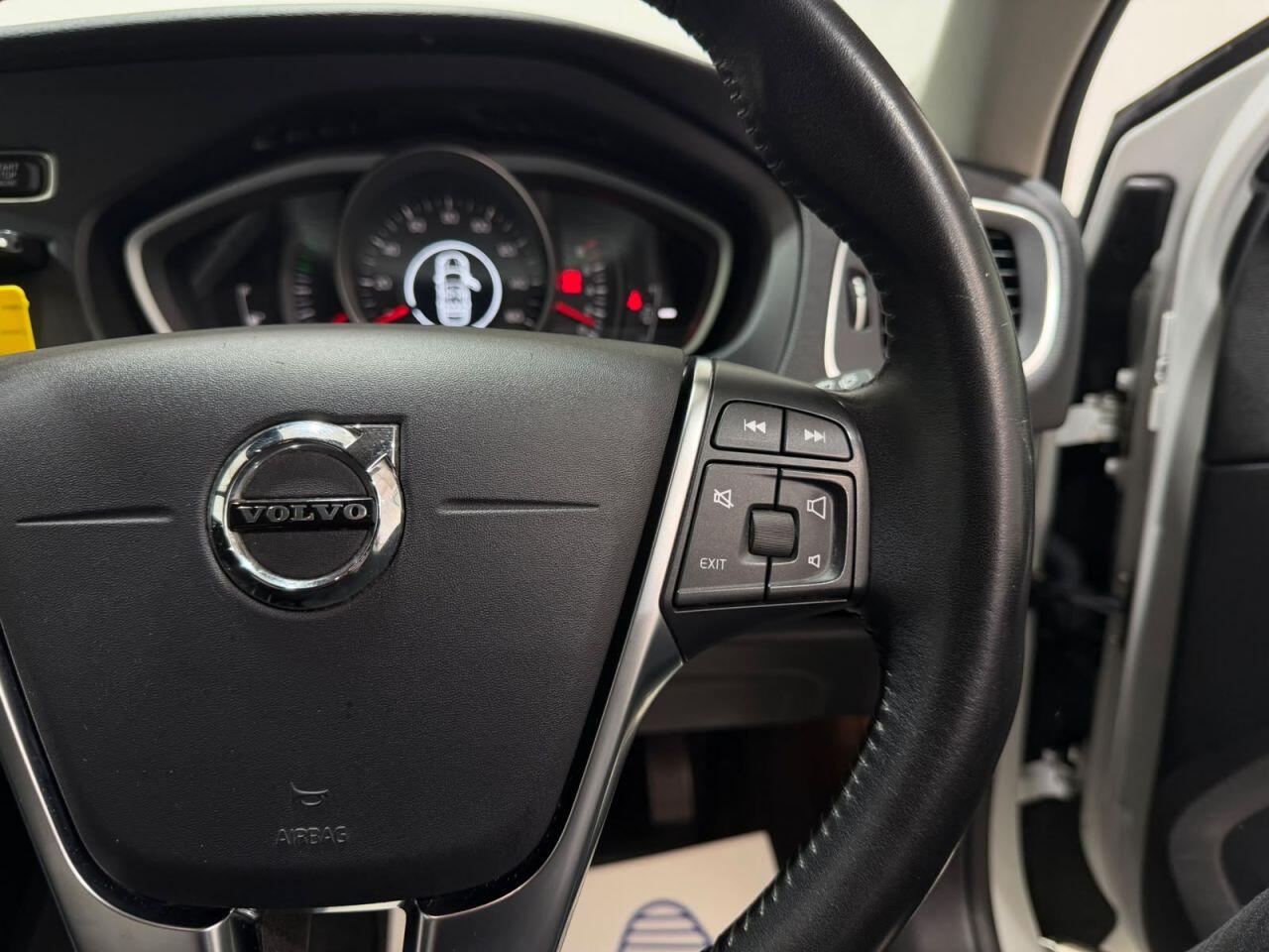 Volvo V40 view 22