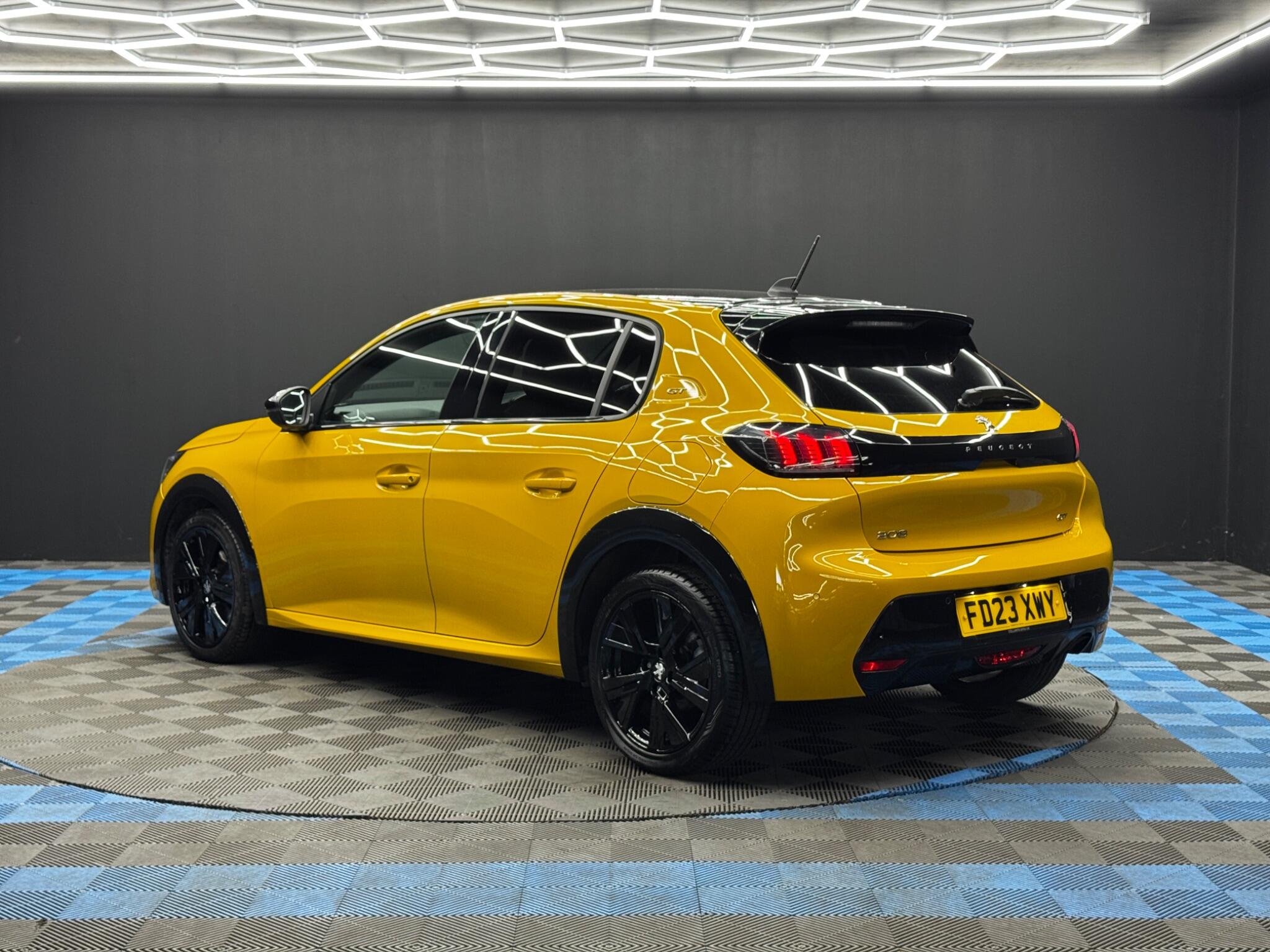 Peugeot 208 view 7