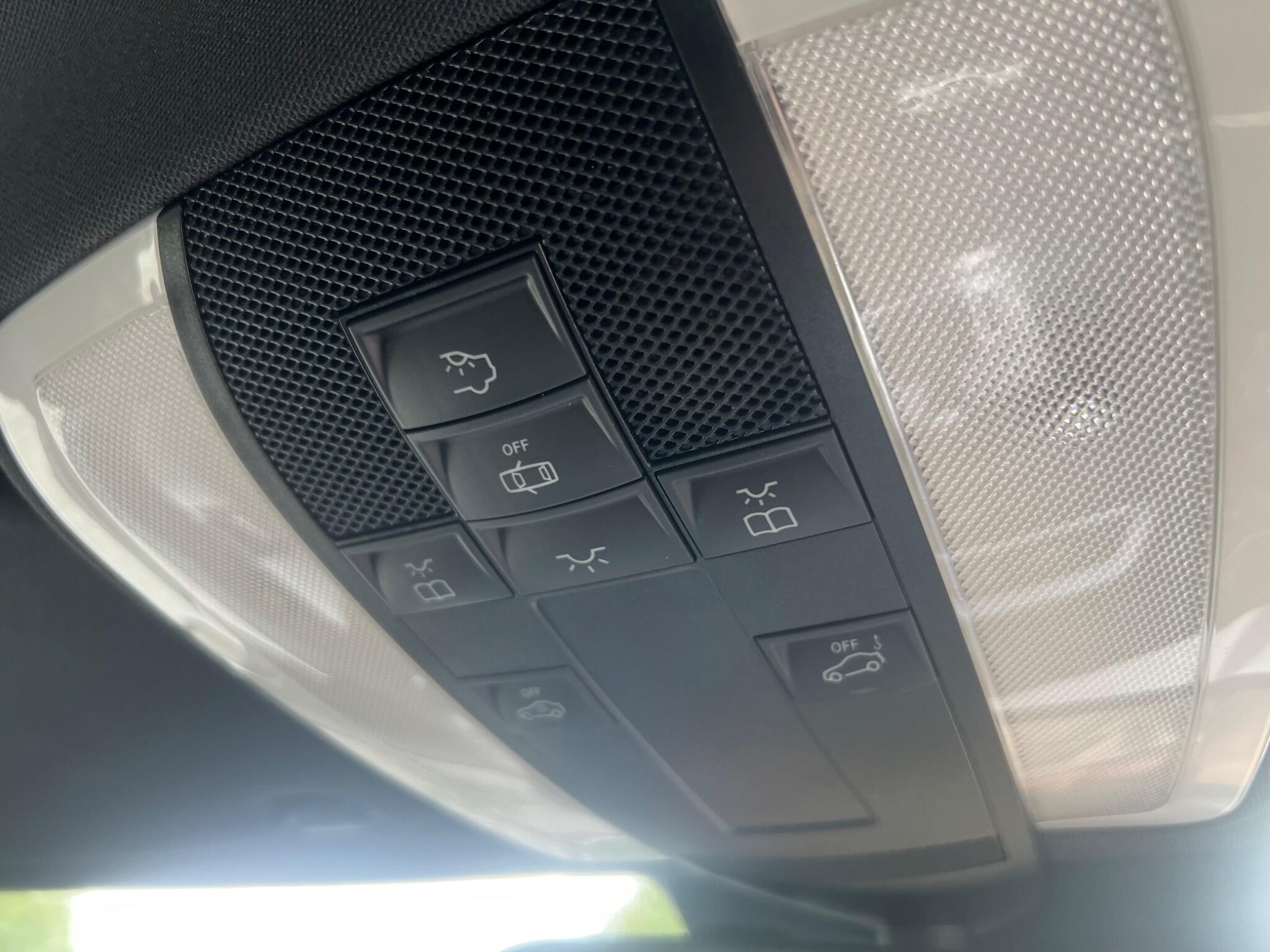 Mercedes-Benz C Class view 29