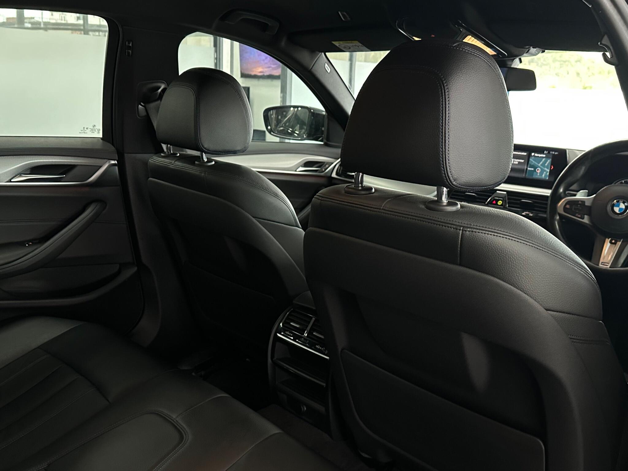 BMW 5 Series view 32