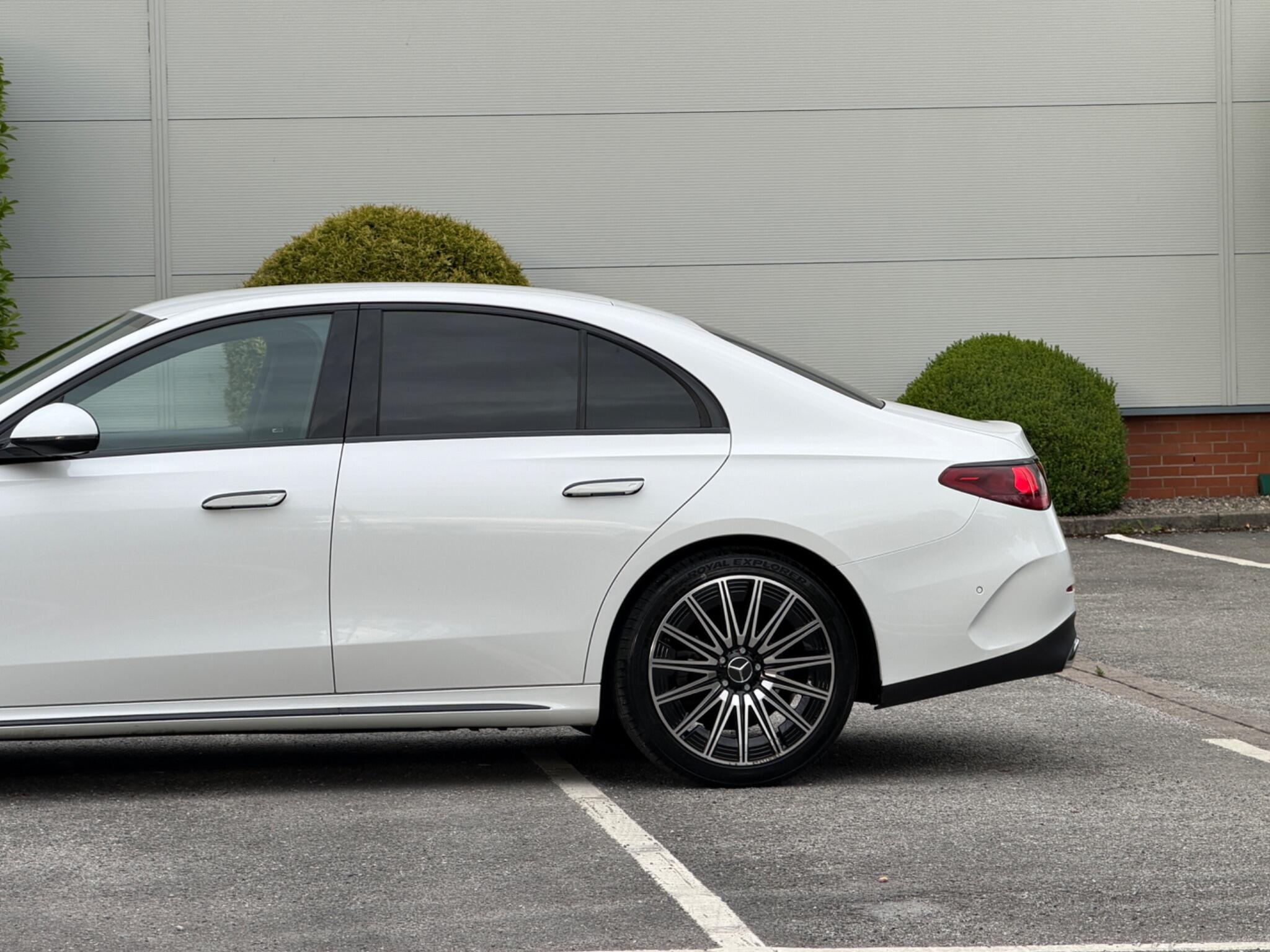 Mercedes-Benz E Class view 34