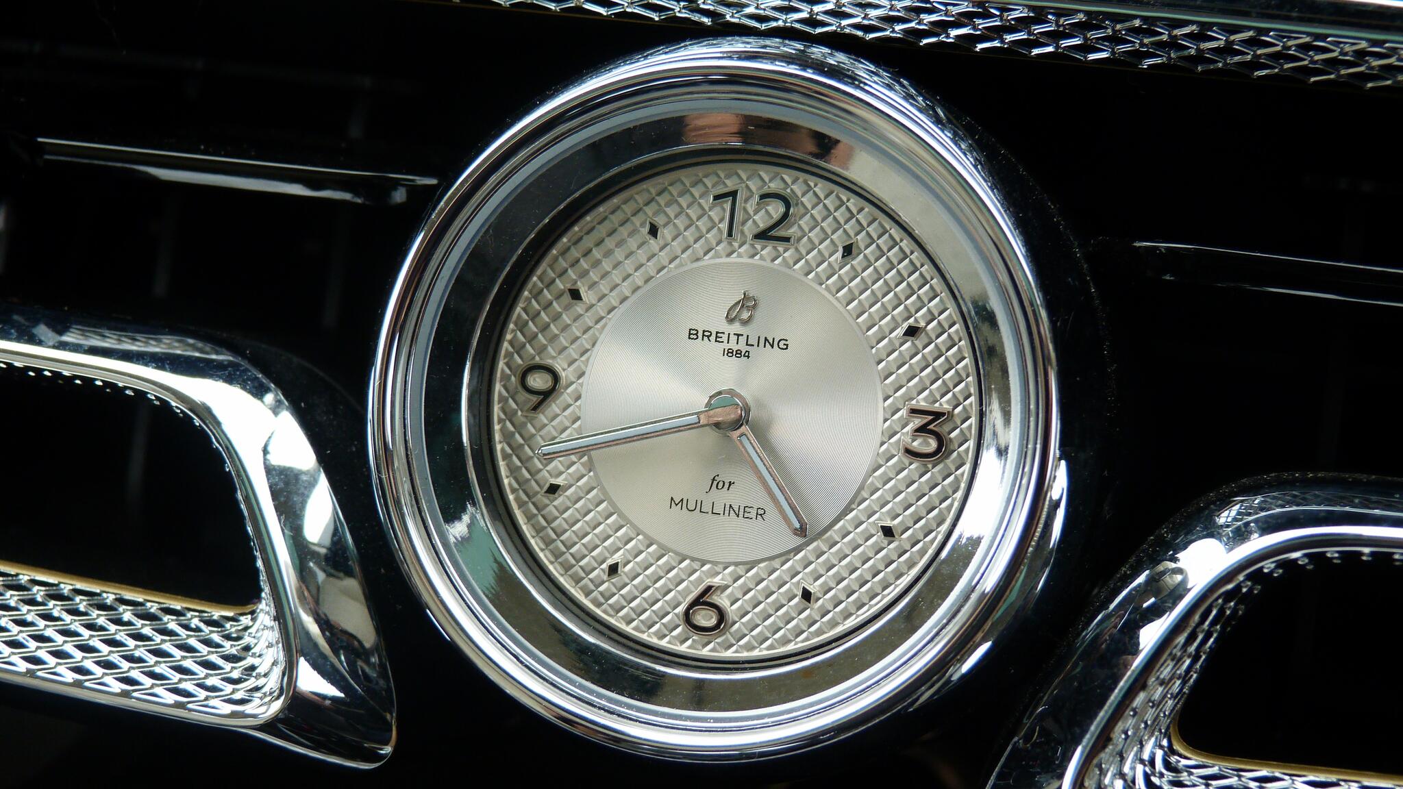 Bentley Flying Spur view 27