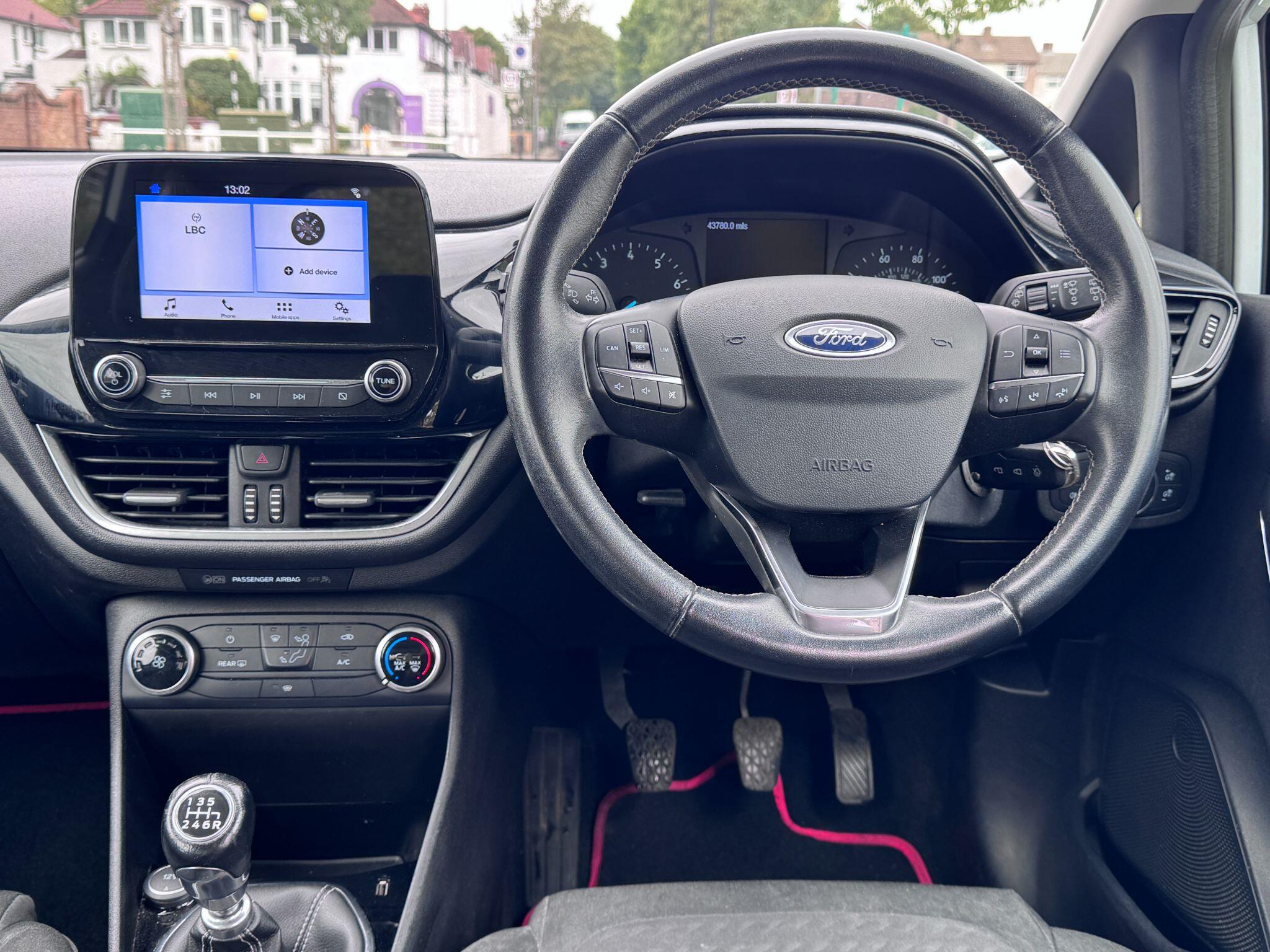 2017 Ford Fiesta image 24