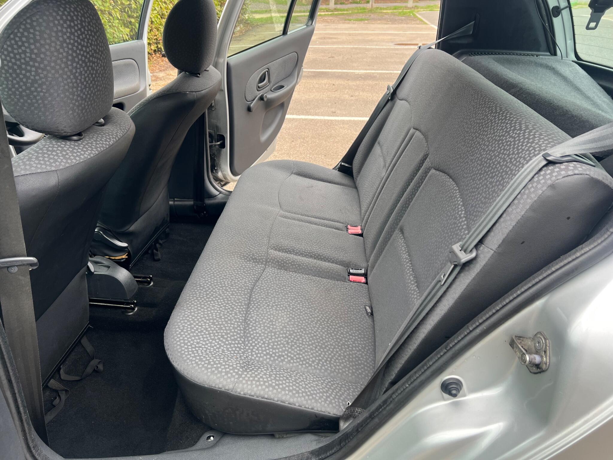 Renault Clio view 19