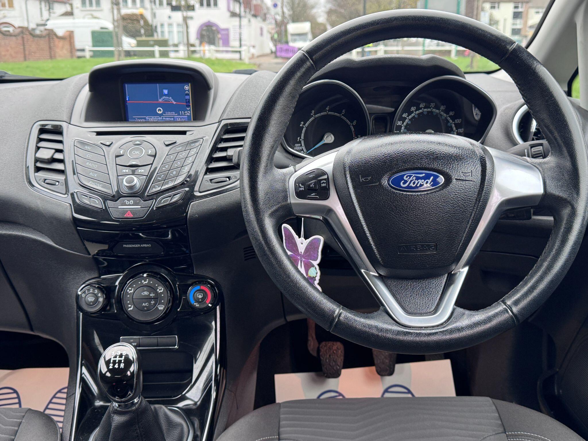 2017 Ford Fiesta image 38