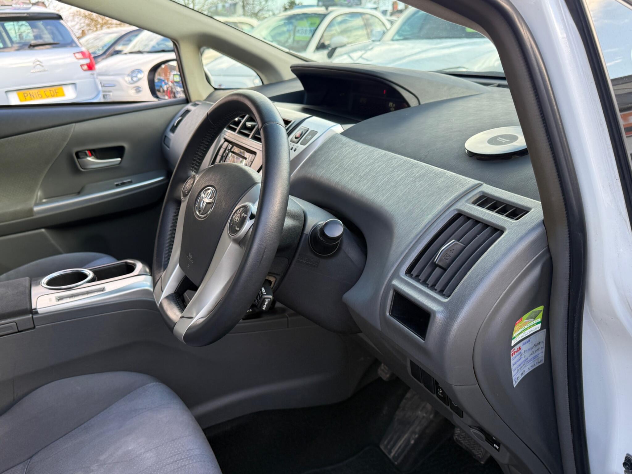 Toyota Prius+ - Image 42