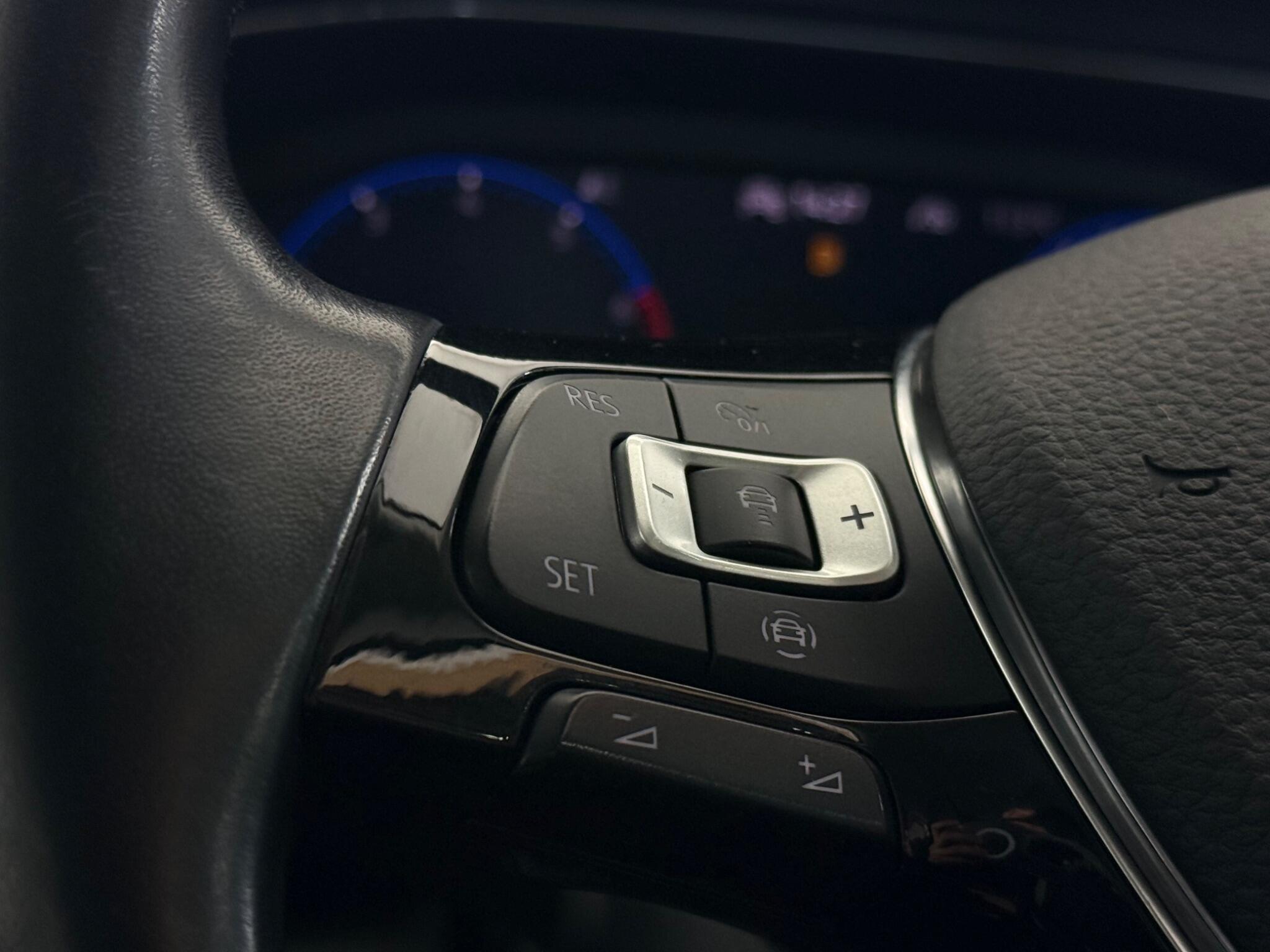 Volkswagen T-Roc view 19