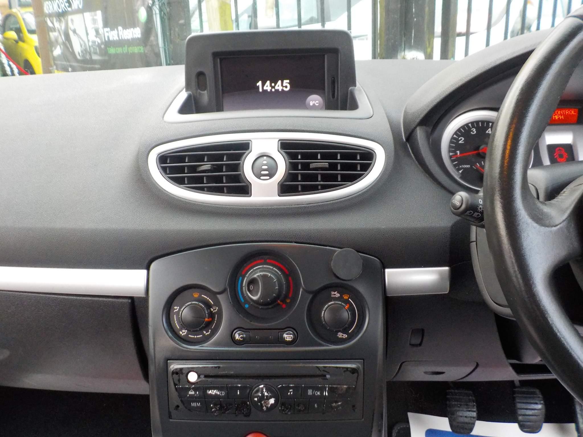 Renault Clio 1.2 Dynamique TomTom Euro 4 5dr