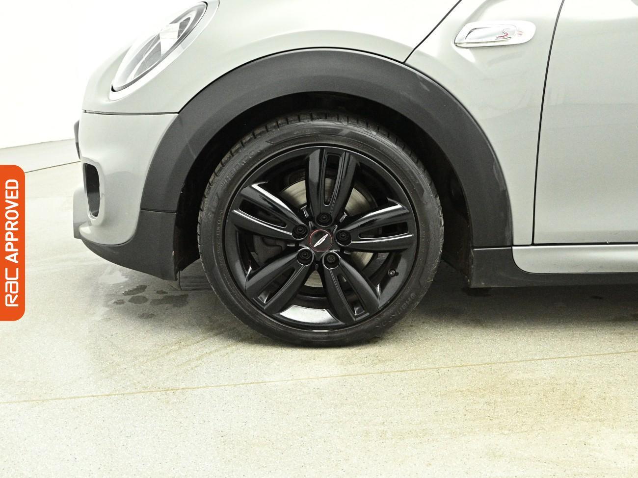 Mini Convertible view 31